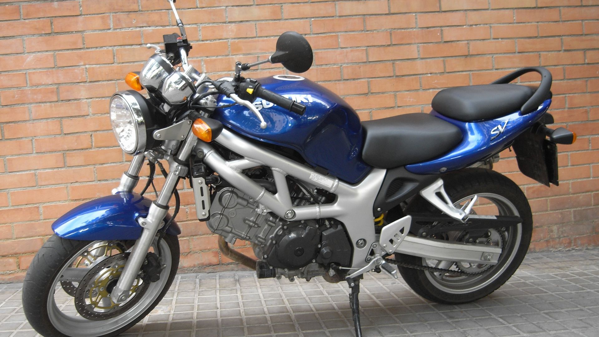 File:Suzuki SV650 (K2 2002).jpg