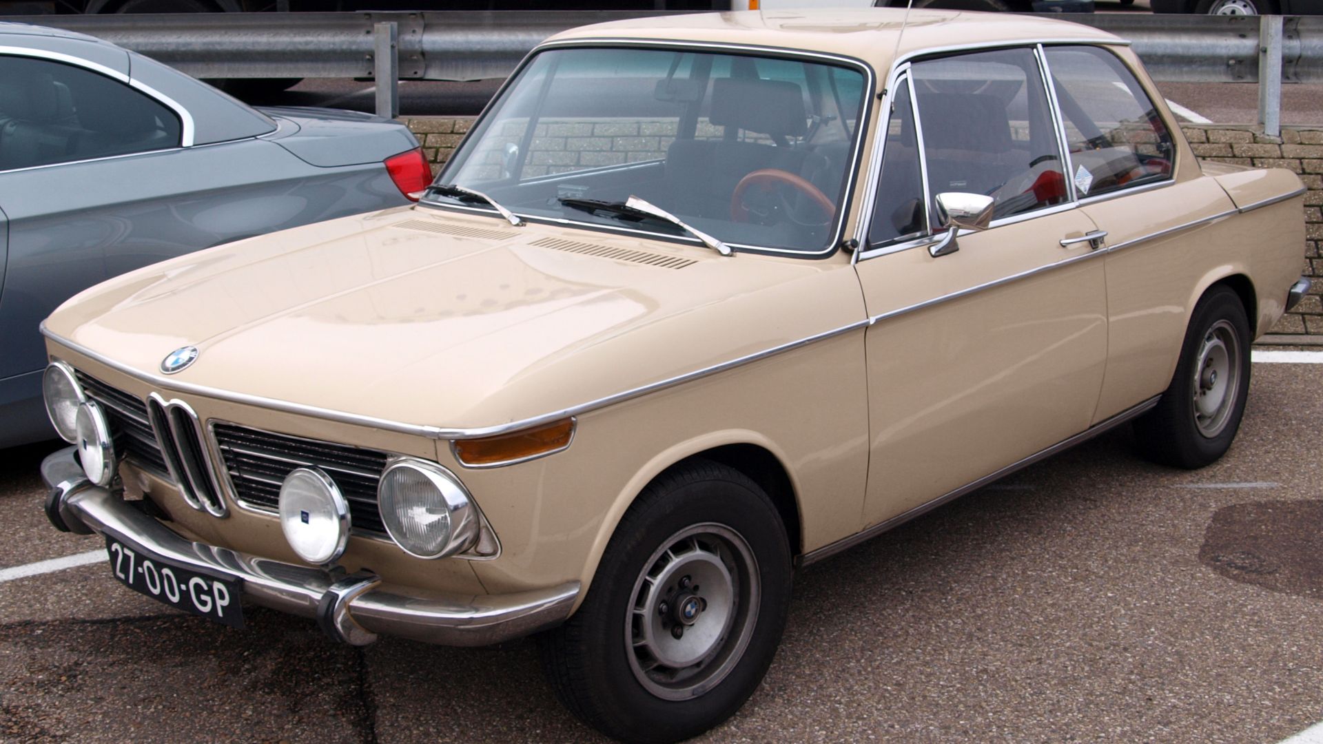 File:Nationale oldtimerdag Zandvoort 2010, 1968 BMW 2002, 27-00-GP pic2.JPG