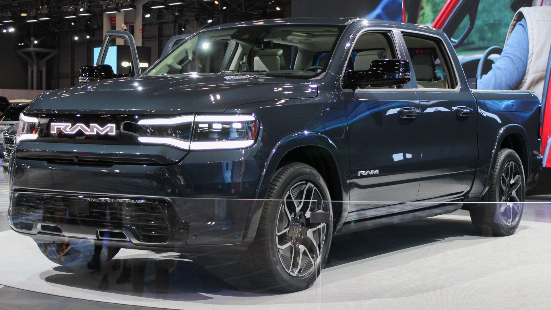 File:2025 RAM 1500 REV, front NYIAS 2023.jpg