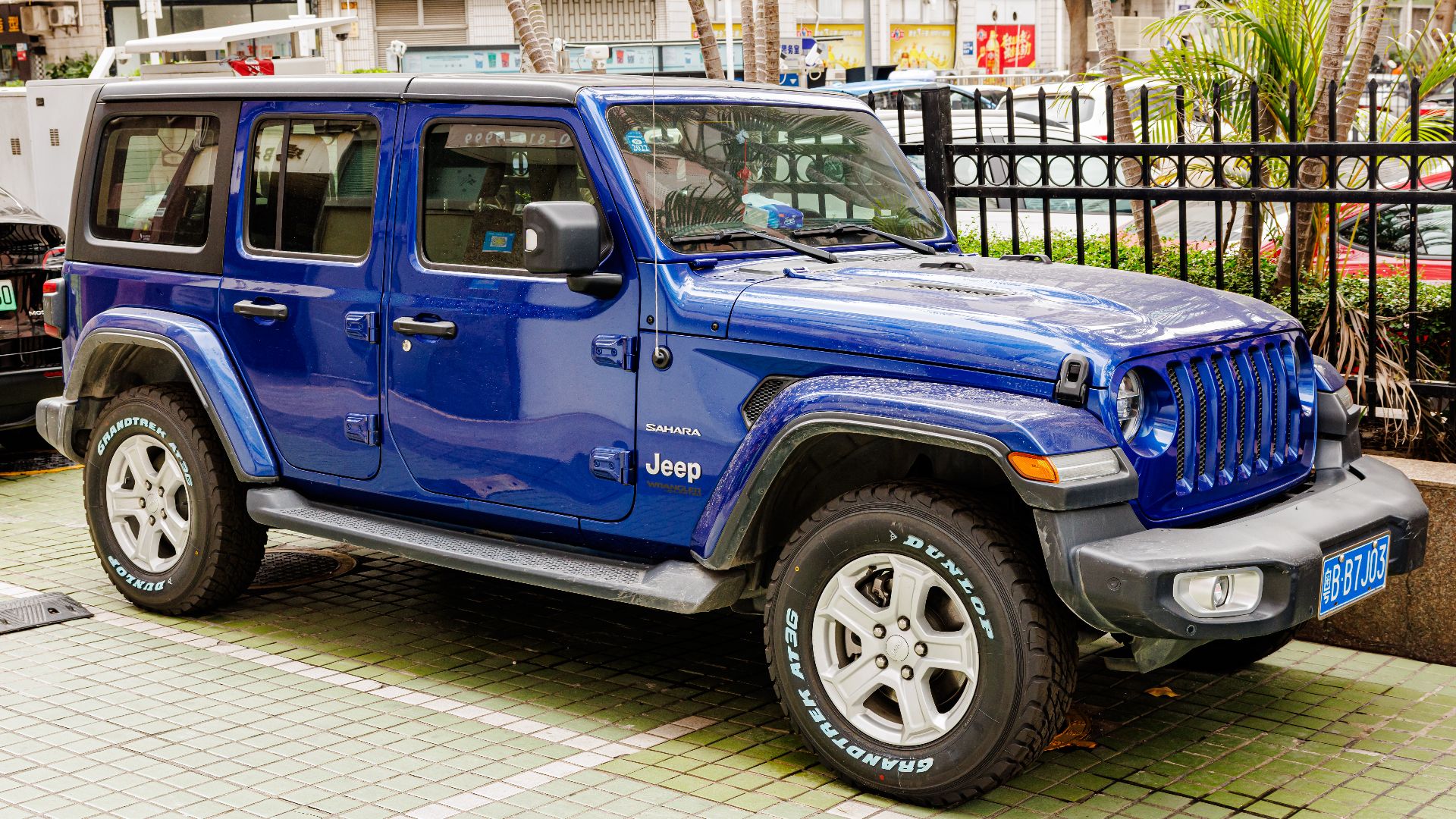 File:JEEP WRANGLER SAHARA (JL) China.jpg