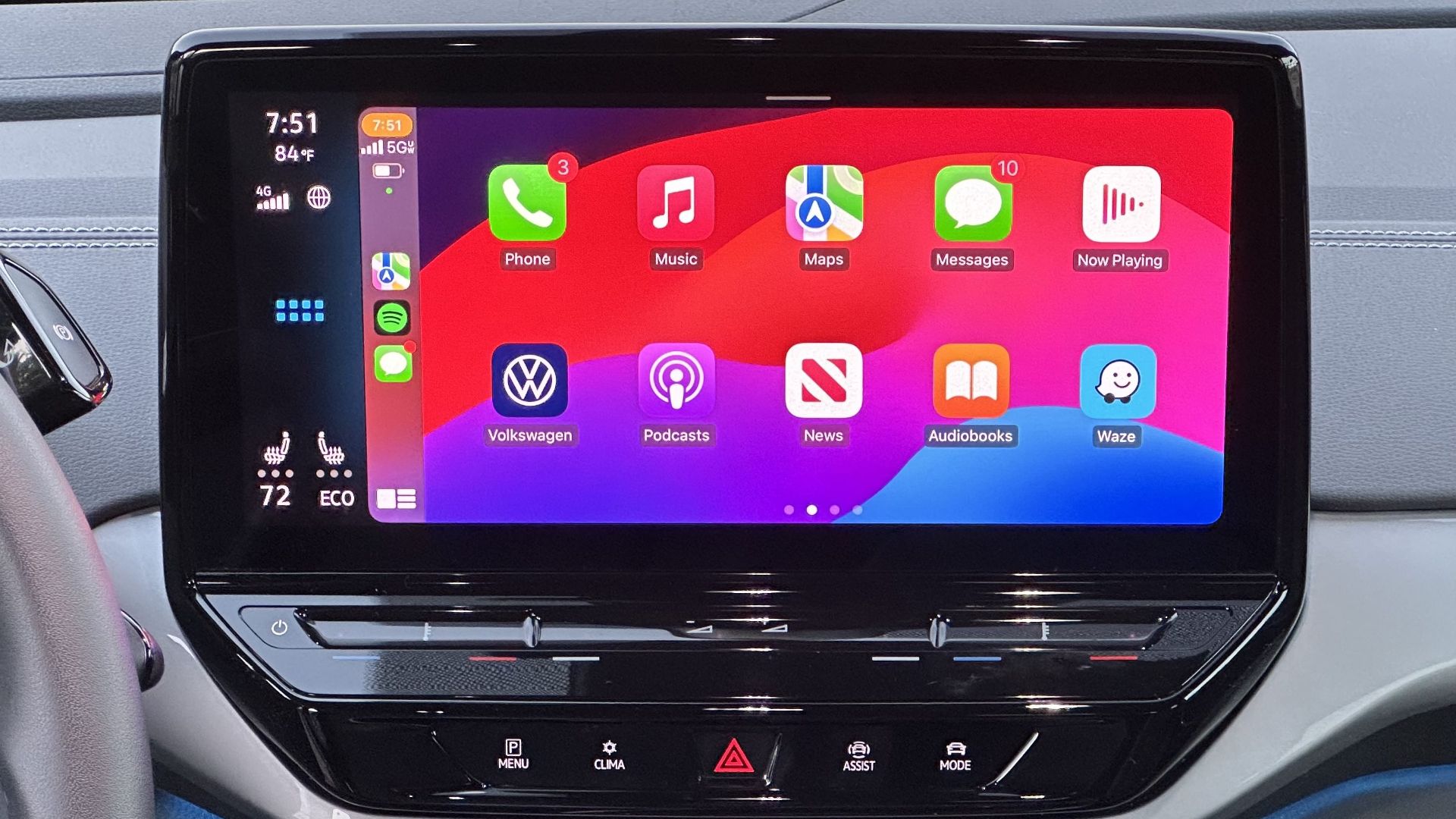 File:2023 Volkswagen ID.4 running wireless CarPlay.jpg