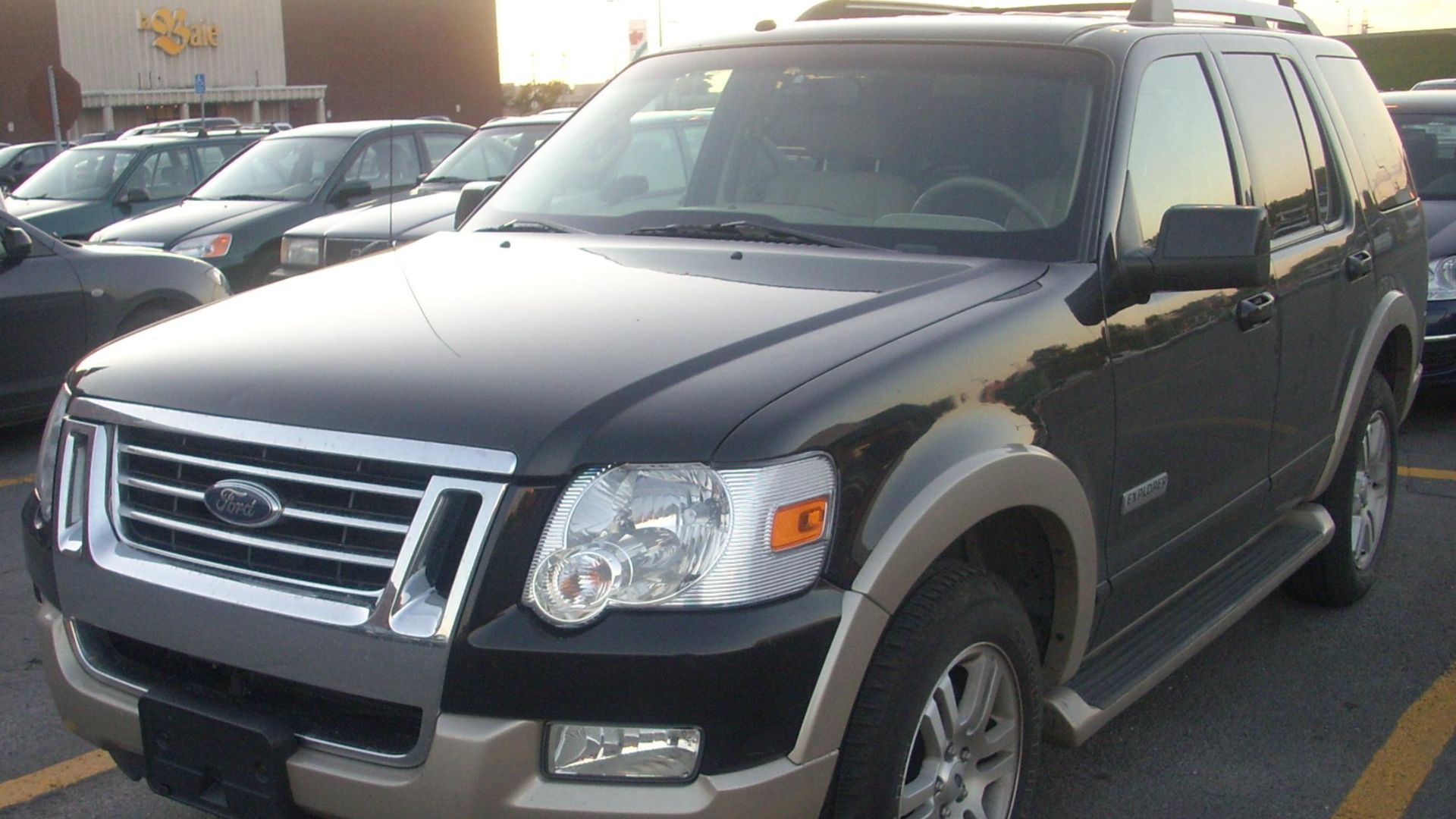 File:Ford Explorer.JPG
