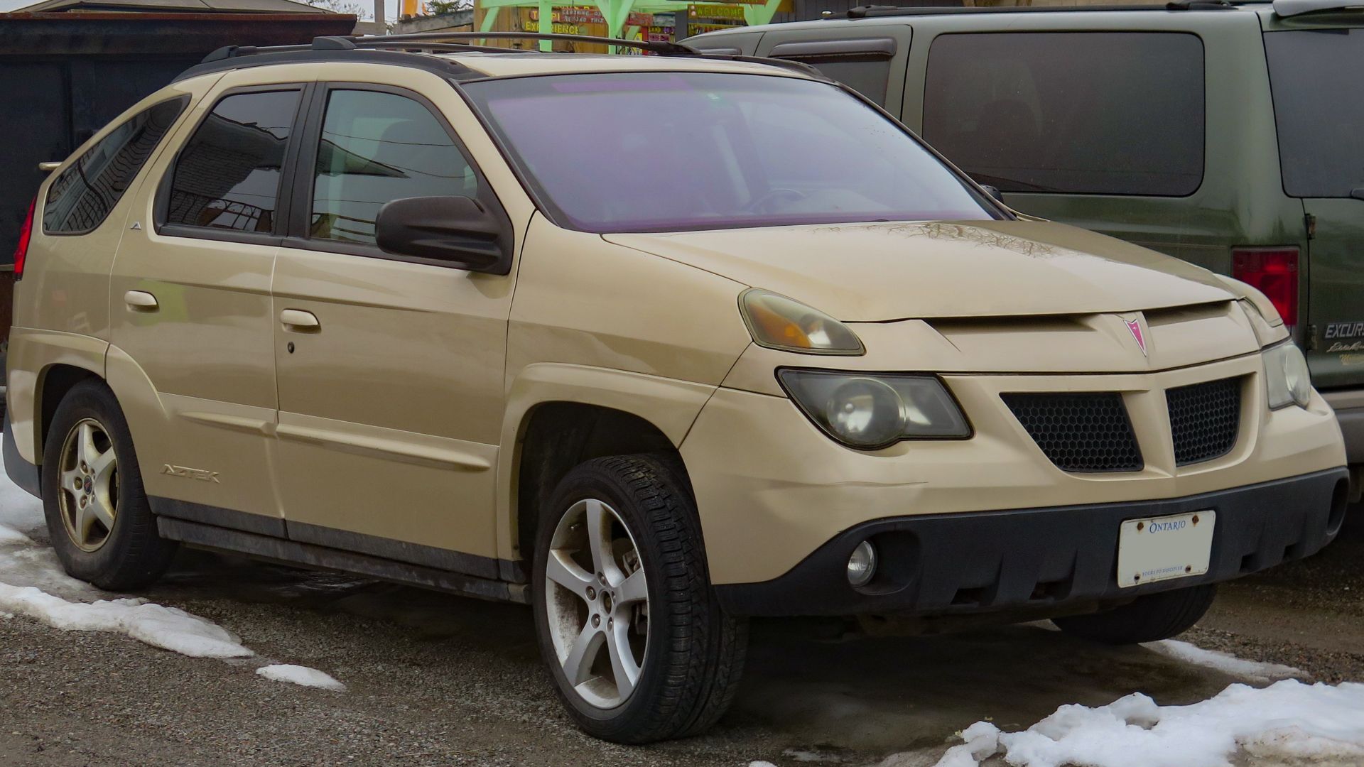 File:2002 Pontiac Aztek AWD in Light Driftwood Metallic, Front Right, 04-09-2023.jpg