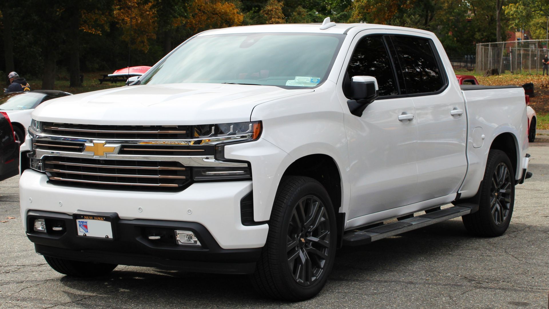 File:2020 Chevrolet Silverado 1500 High Country, front 10.25.20.jpg