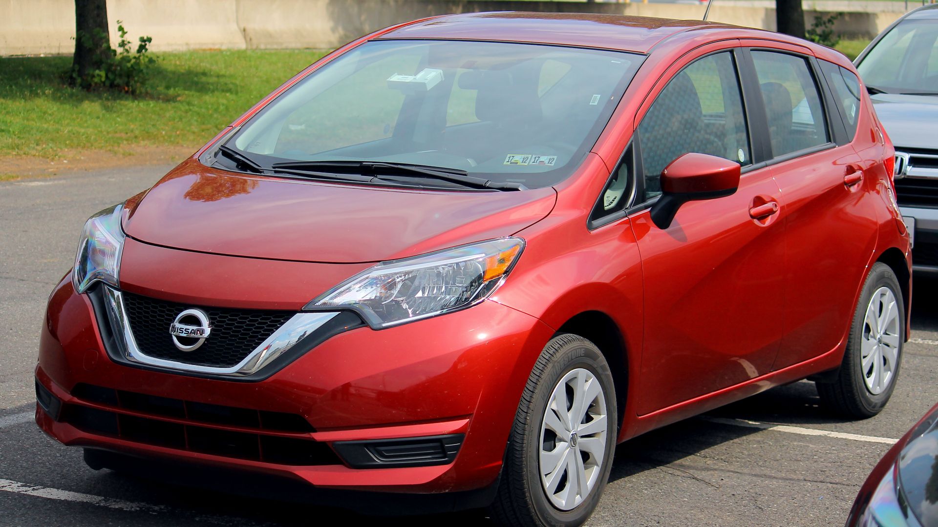 File:2017 Nissan Versa Note Red Rental (49499562812).jpg