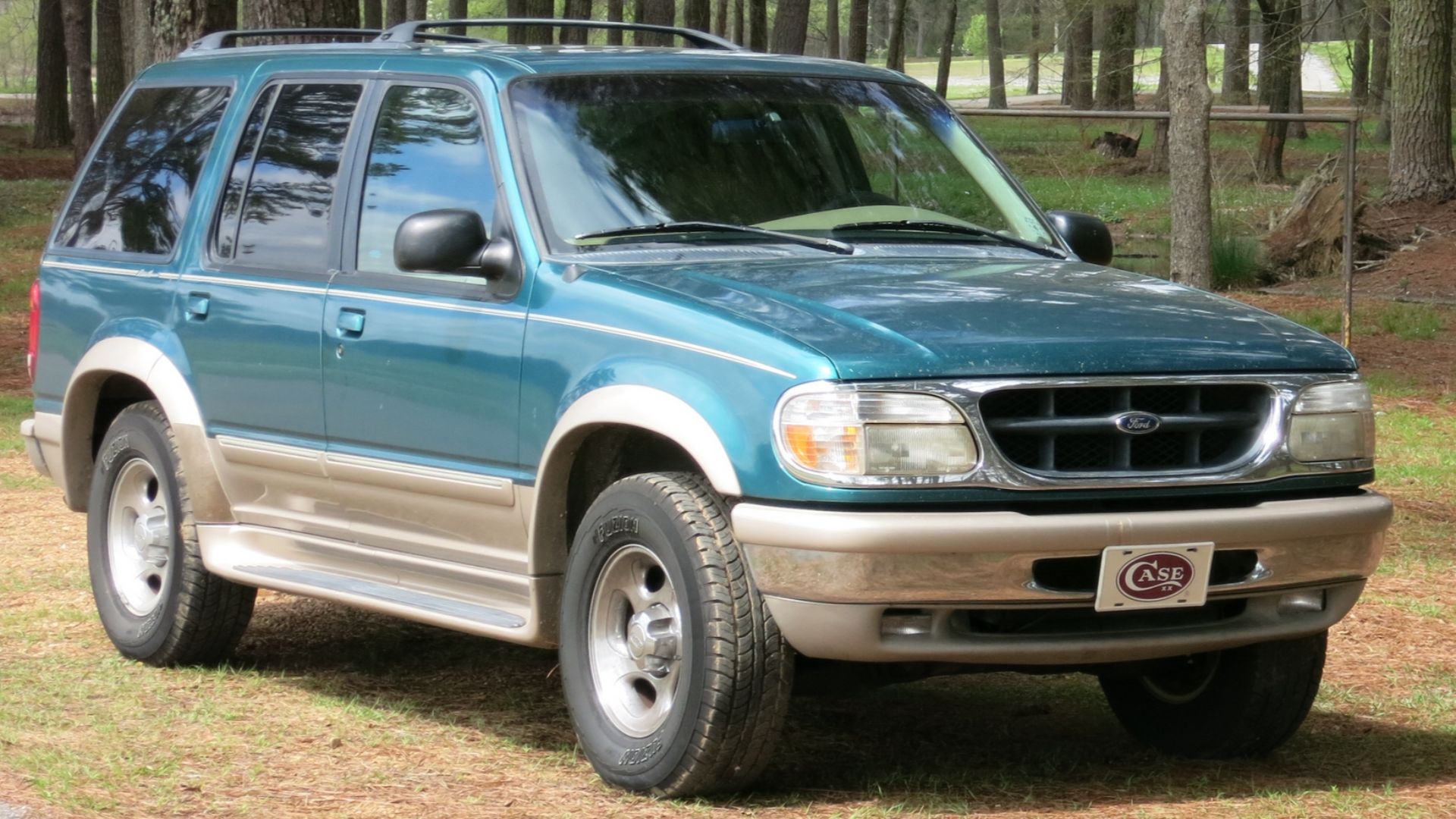File:1998 Ford Explorer Eddie Bauer Edition - 16745221868.jpg