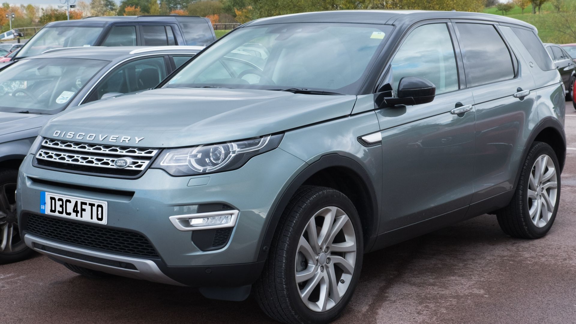 File:Land Rover Discovery Sport HSE Luxury TD4 2016.jpg
