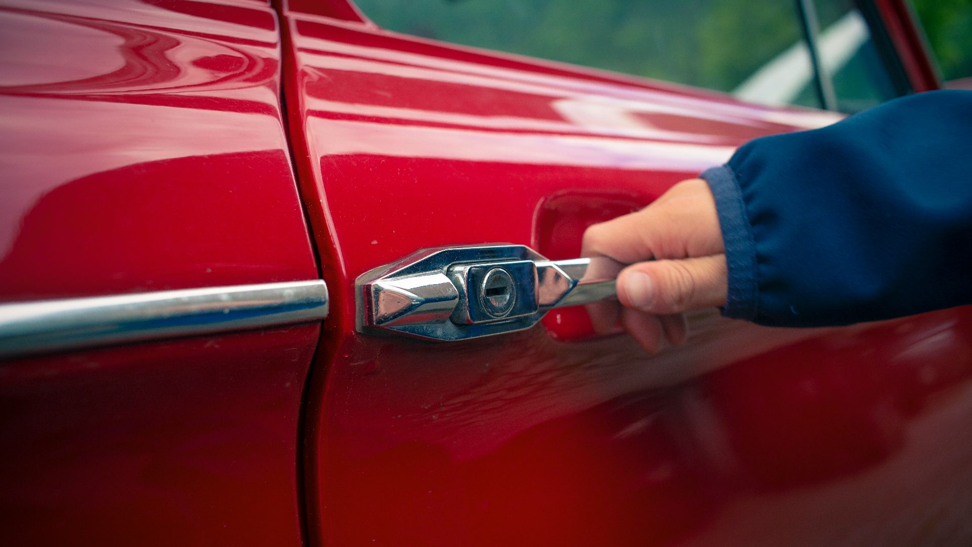 person holding car door