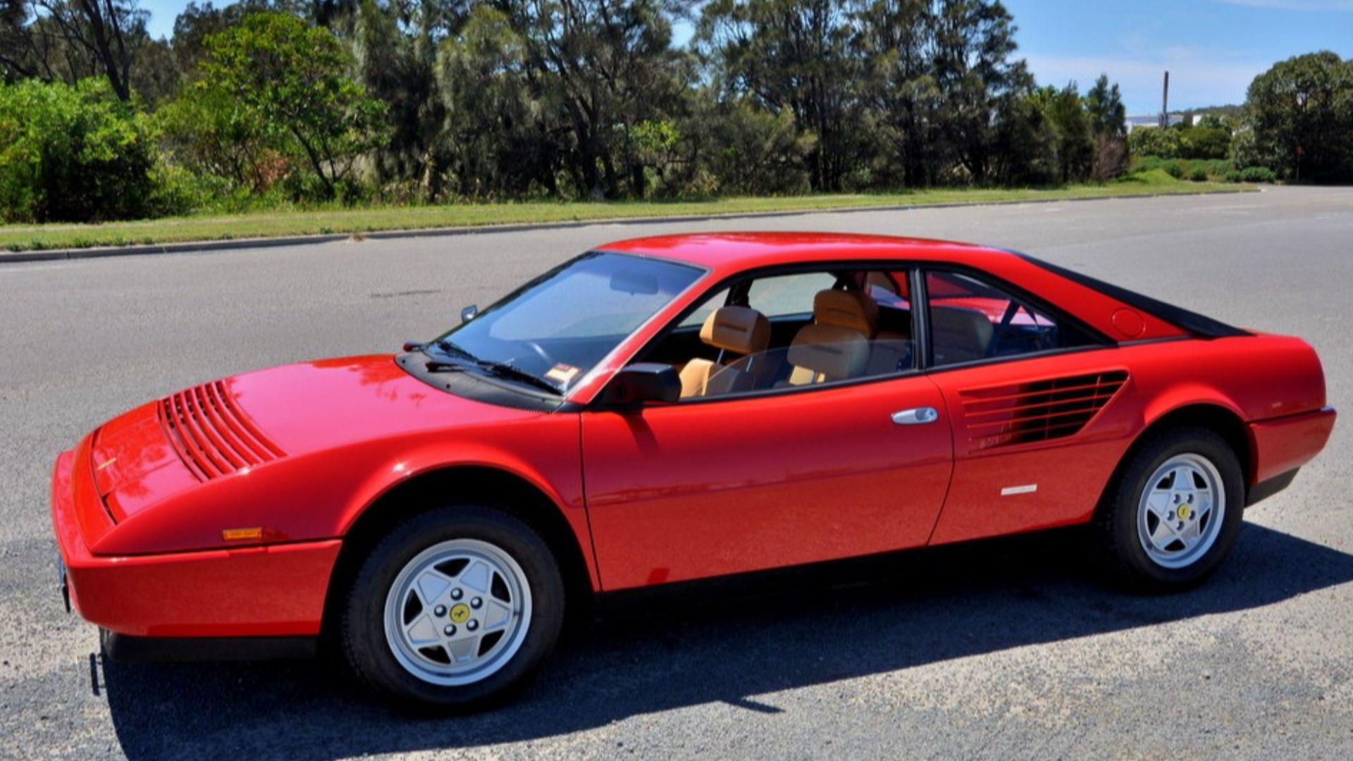 File:Ferrari-Mondial-3.2-side.jpg