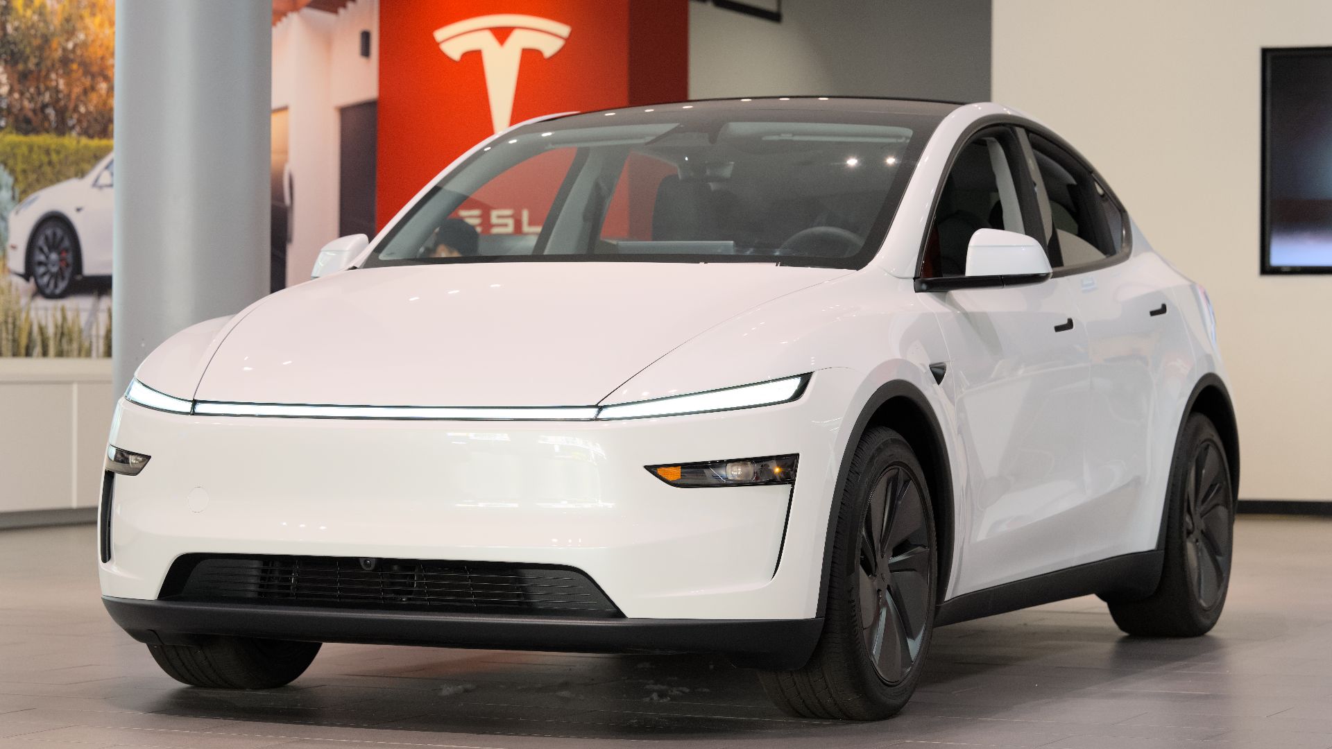 File:Tesla Model Y 2025 at Santana Row dllu 02.jpg