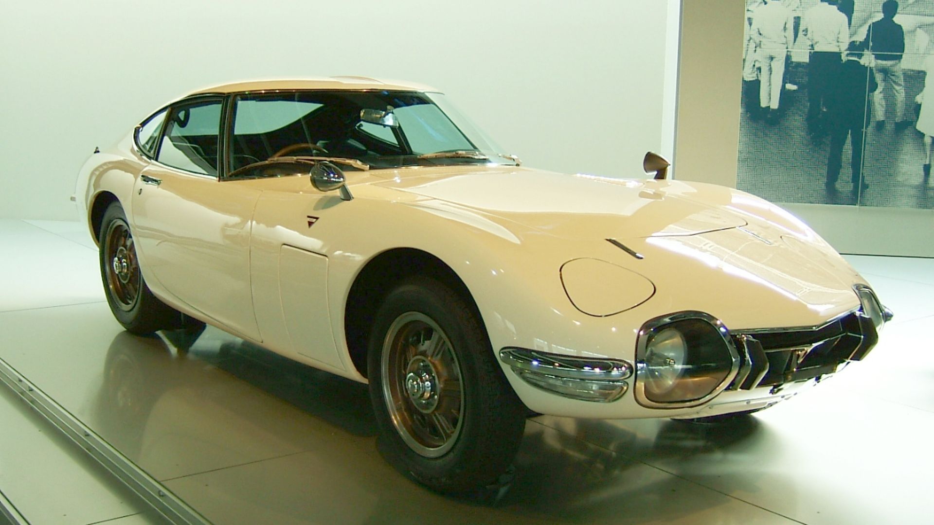 File:TOYOTA 2000GT.jpg