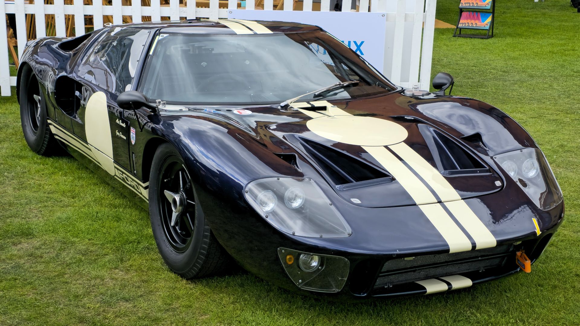 File:Ford GT40 Replica by Pearson Engineering LC24.jpg