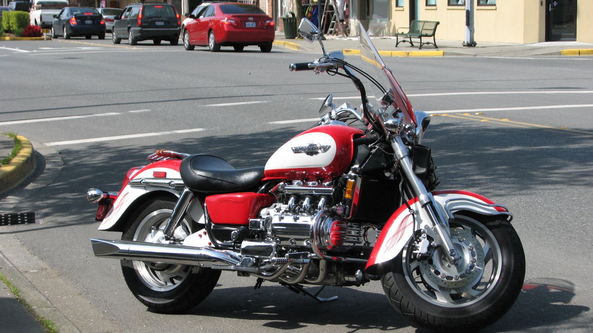 File:Honda Valkyrie parked in North Bend, WA (2008-04-26), 01.jpg