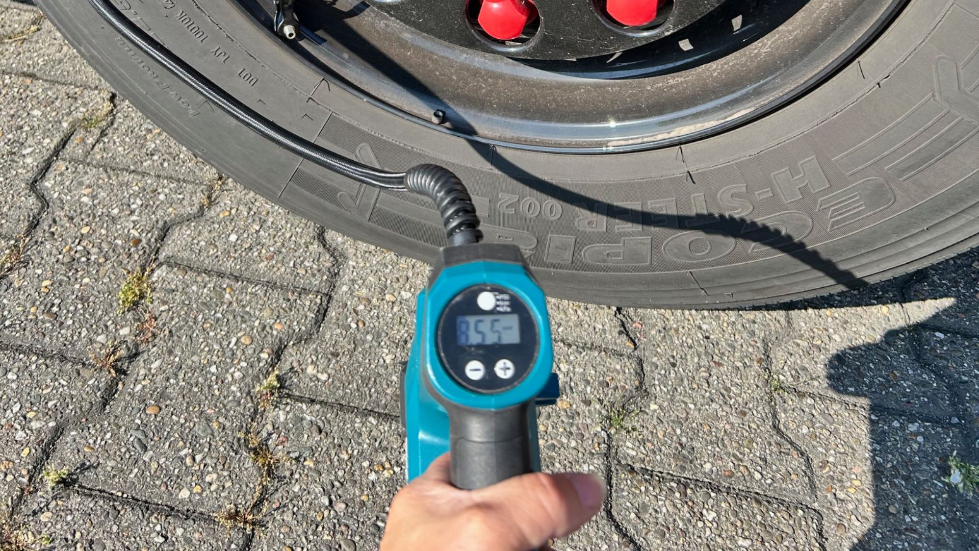 File:Ventil Druckprüfung.jpg