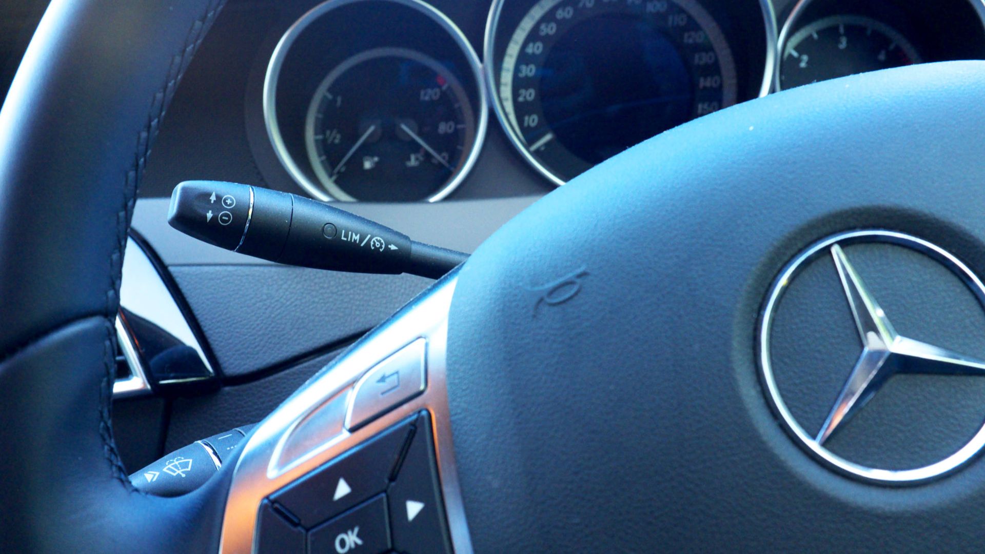 File:Cruise control Mercedes C220.jpg