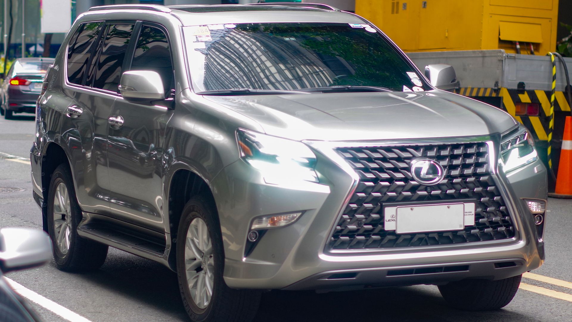 File:2020 Lexus GX 460 in Sonic Titanium, front right.jpg