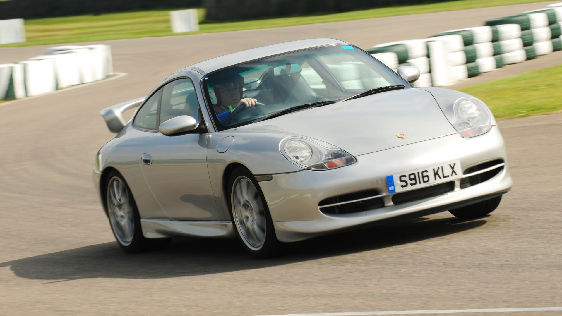 File:Porsche 996 (1999 model year).JPG