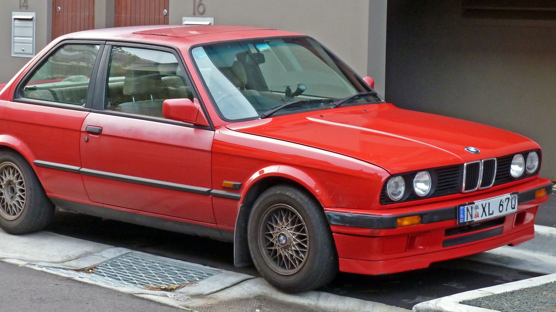 File:1990-1991 BMW 318is (E30) 2-door sedan 02.jpg