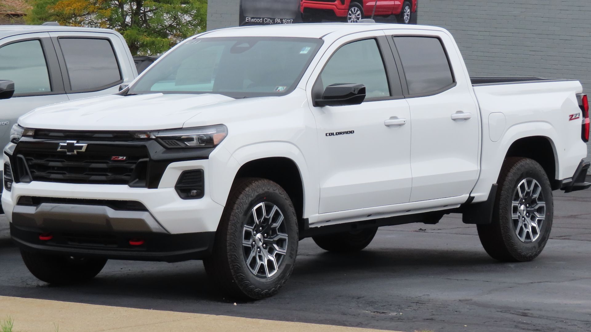 File:2024 Chevrolet Colorado Z71, front left, 09-28-2024.jpg