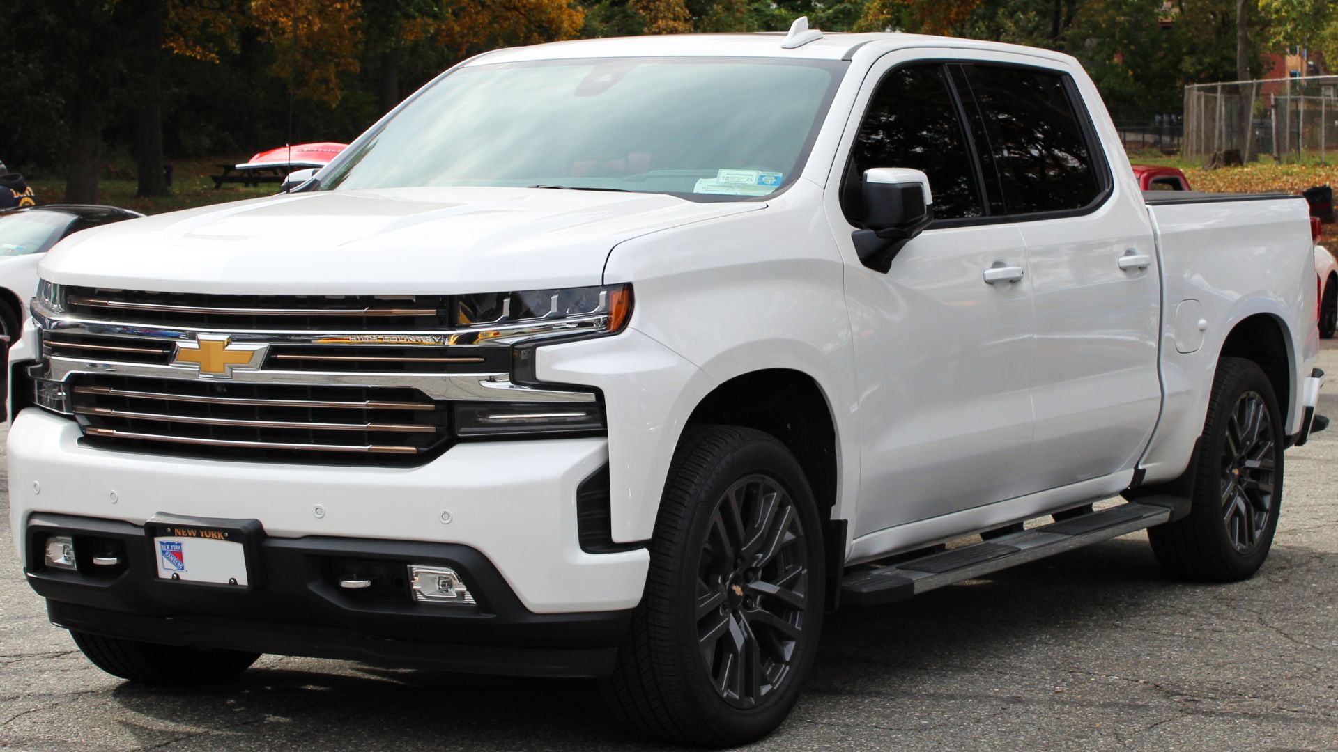 File:2020 Chevrolet Silverado 1500 High Country, front 10.25.20.jpg