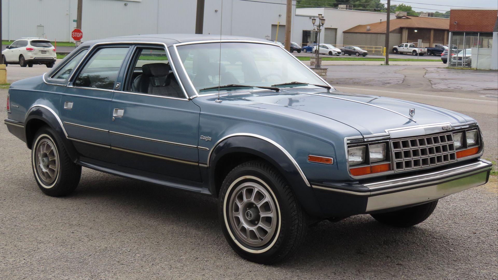File:1983 AMC Eagle sedan, front right, 08-25-2023.jpg