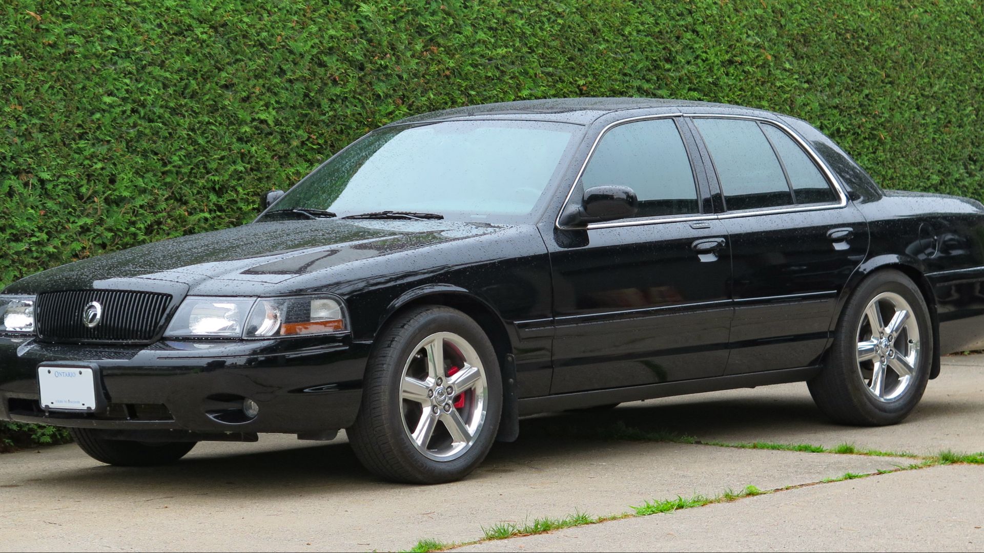 File:2003 Ford Marauder in Black, front left, 2024-07-15.jpg