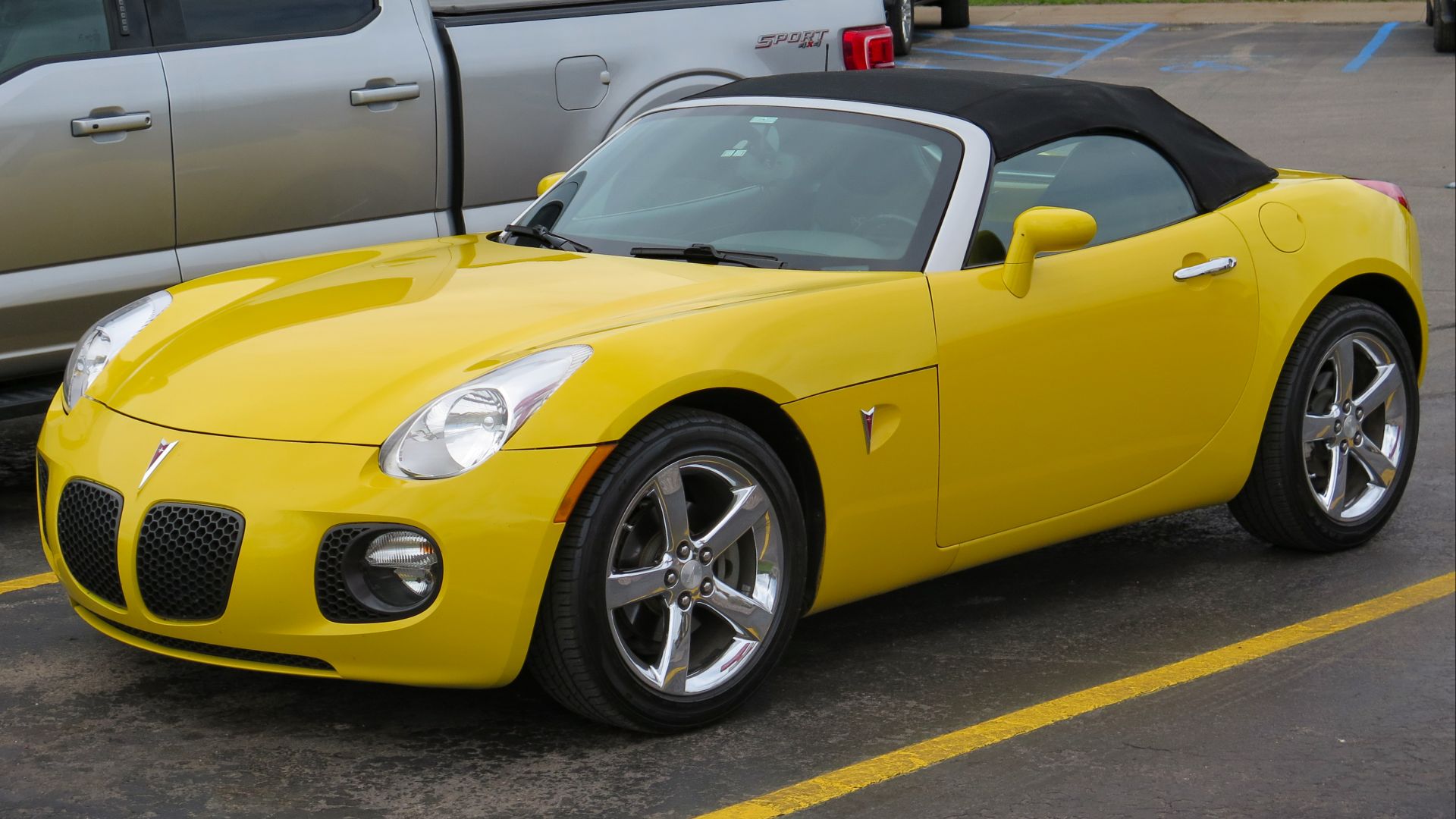 File:2008 Pontiac Solstice GXP in Mean Yellow, Front Left, 07-18-2023.jpg