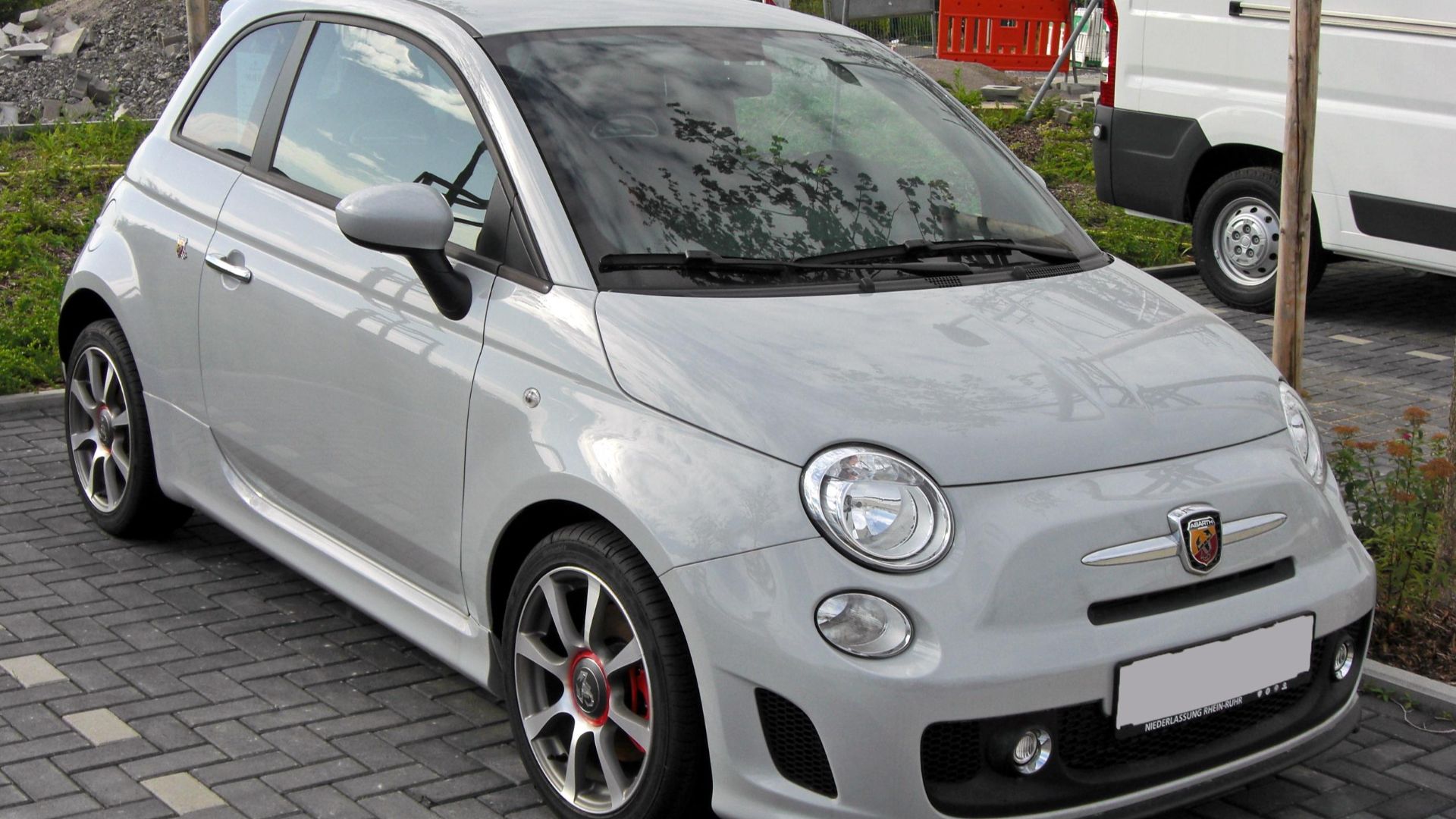File:Fiat 500 Abarth 20090801 front.JPG