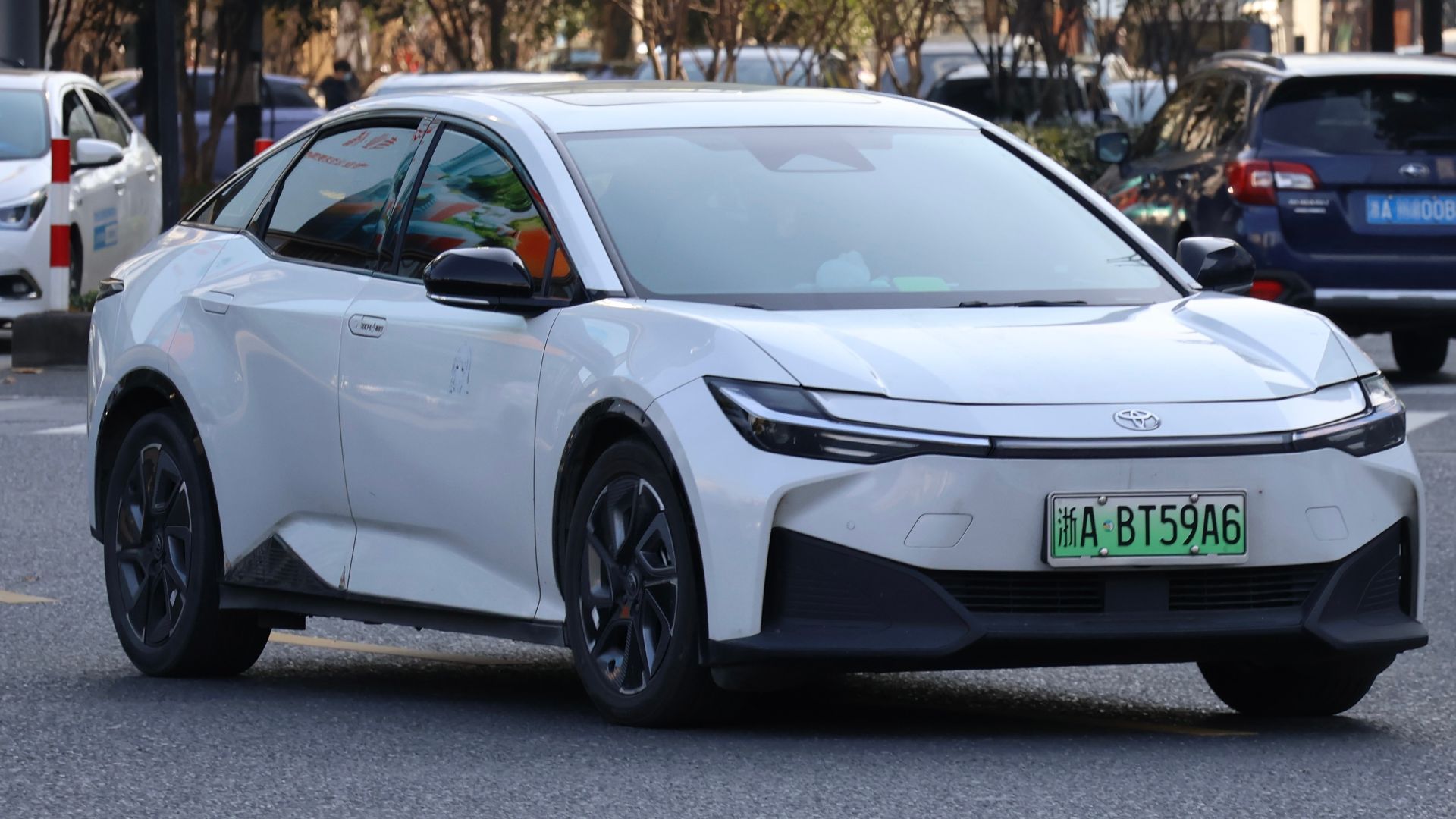 File:(CHN-Zhejiang) Private FAW-Toyota bZ3 浙ABT59A6 2024-12-15.jpg