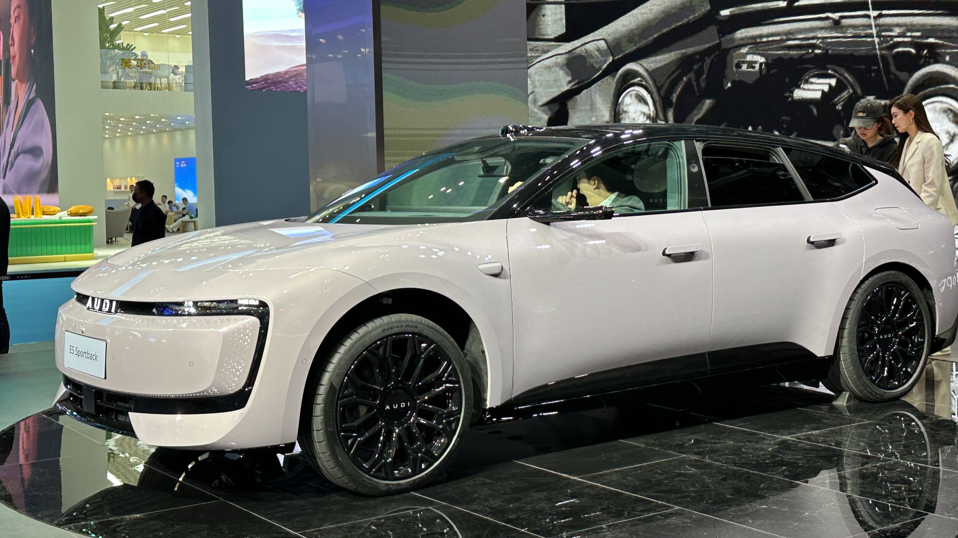 File:Audi E5 Sportback 003.jpg