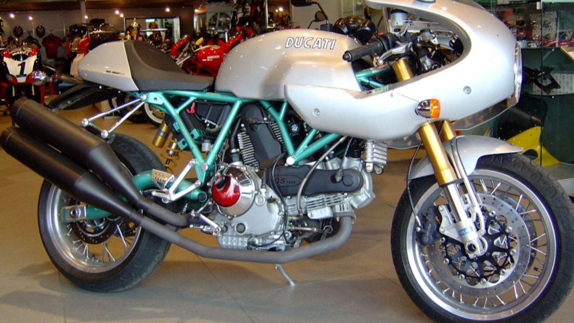File:Ducati PaulSmart1000LE 2006.jpg