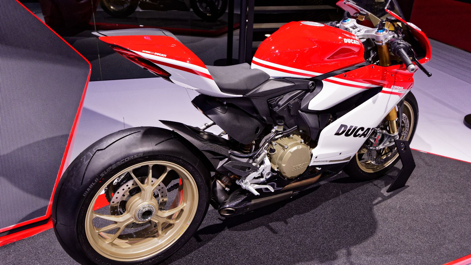 File:Ducati 1299 Panigale S Anniversario - Mondial de l'Automobile de Paris 2016 - 002.jpg