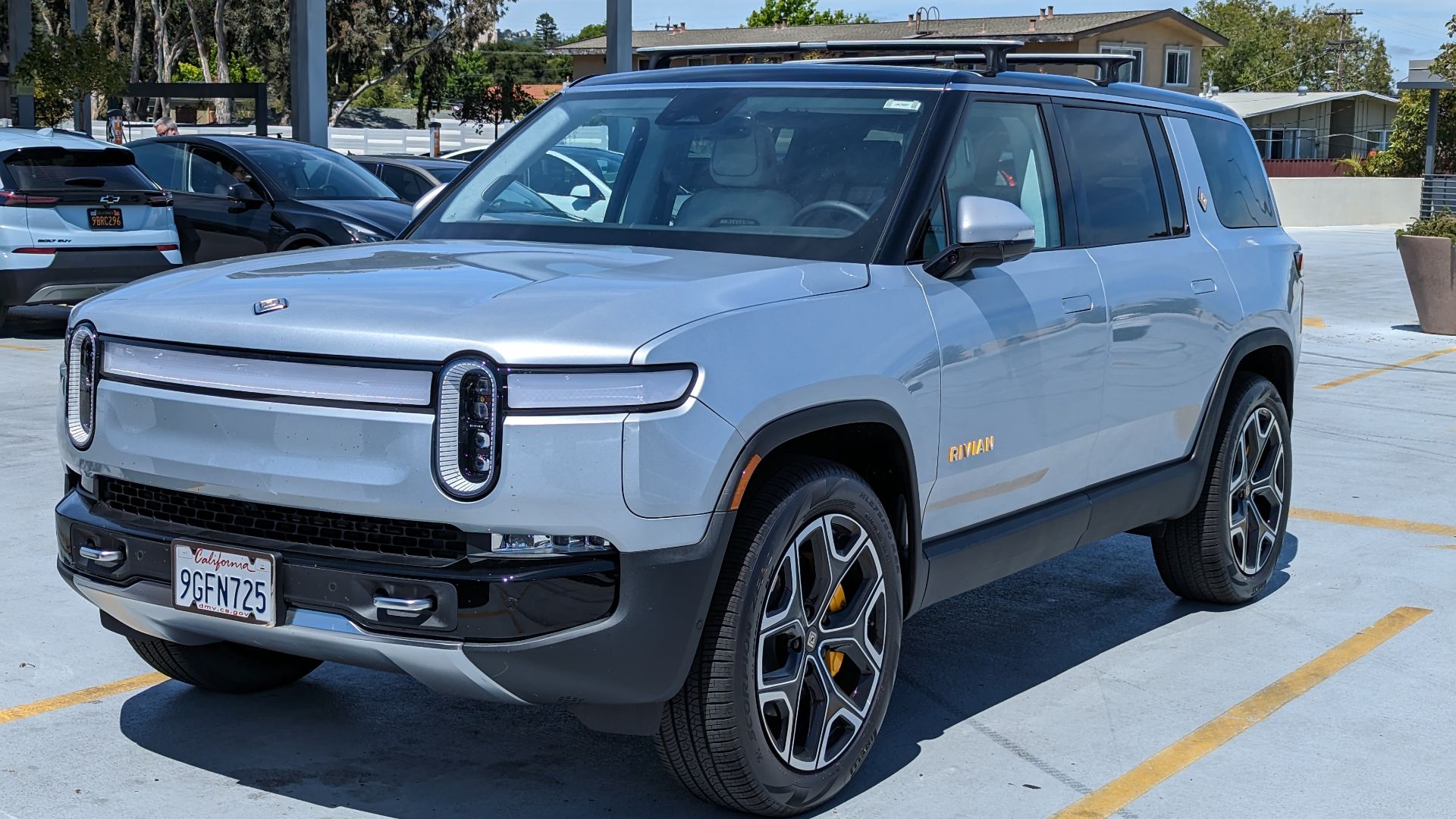 File:Rivian R1S at Hillsdale Shopping Center.jpg
