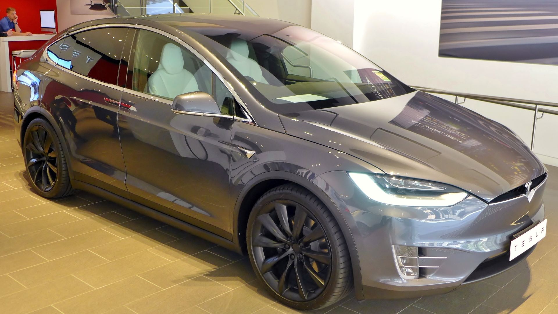 File:Tesla Model X, Sydney-Martin Place, 2017 (02).jpg