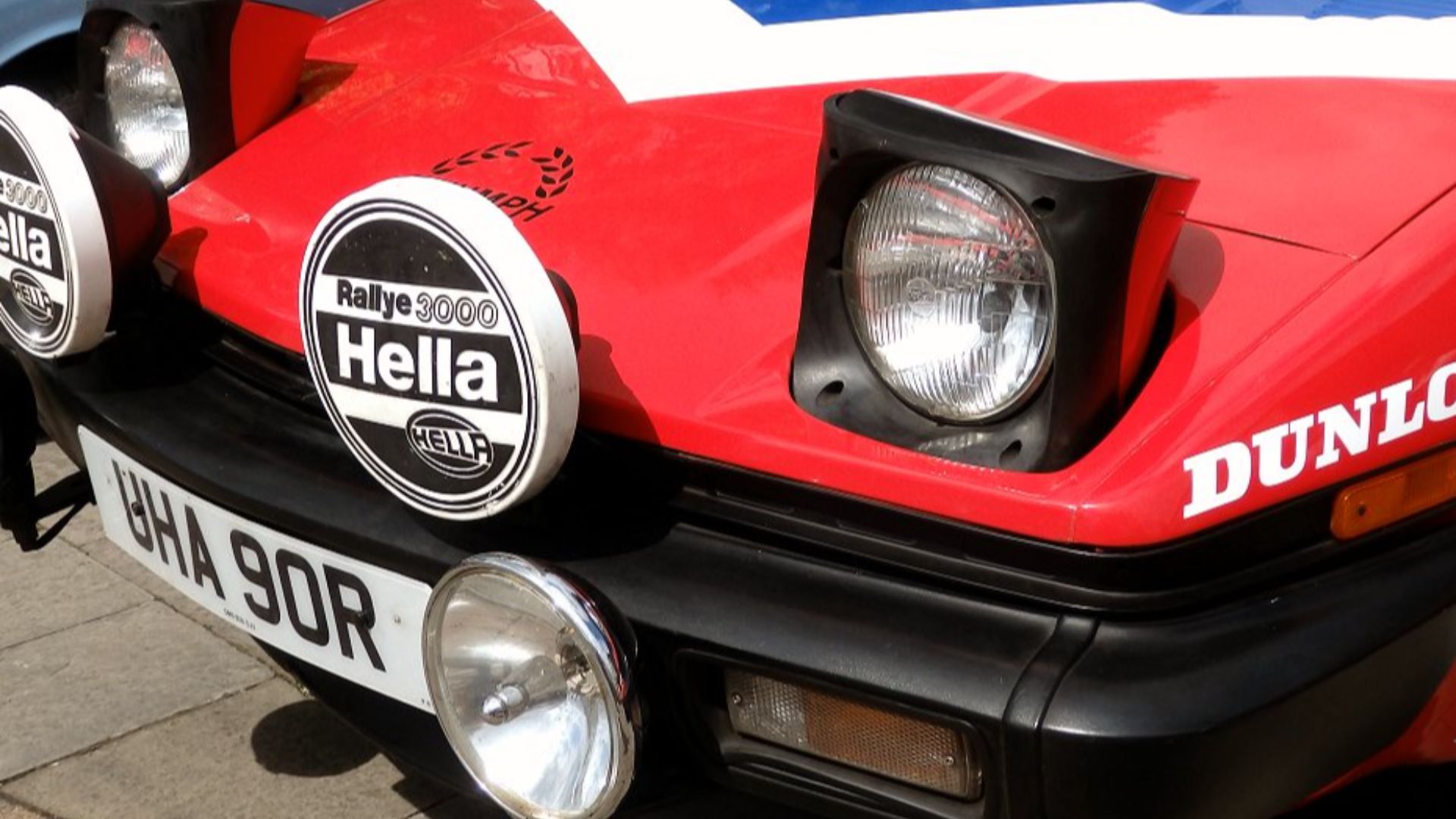 File:Pop up headlights are cool.jpg