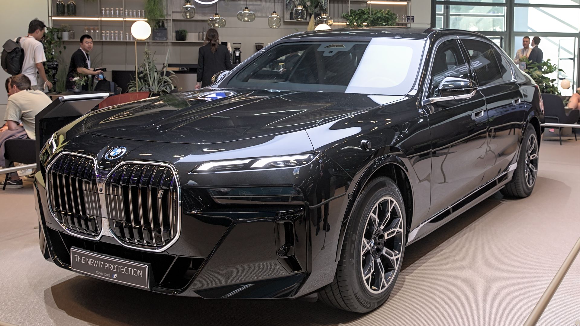 File:BMW i7 Protection IAA 2023 1X7A0332.jpg