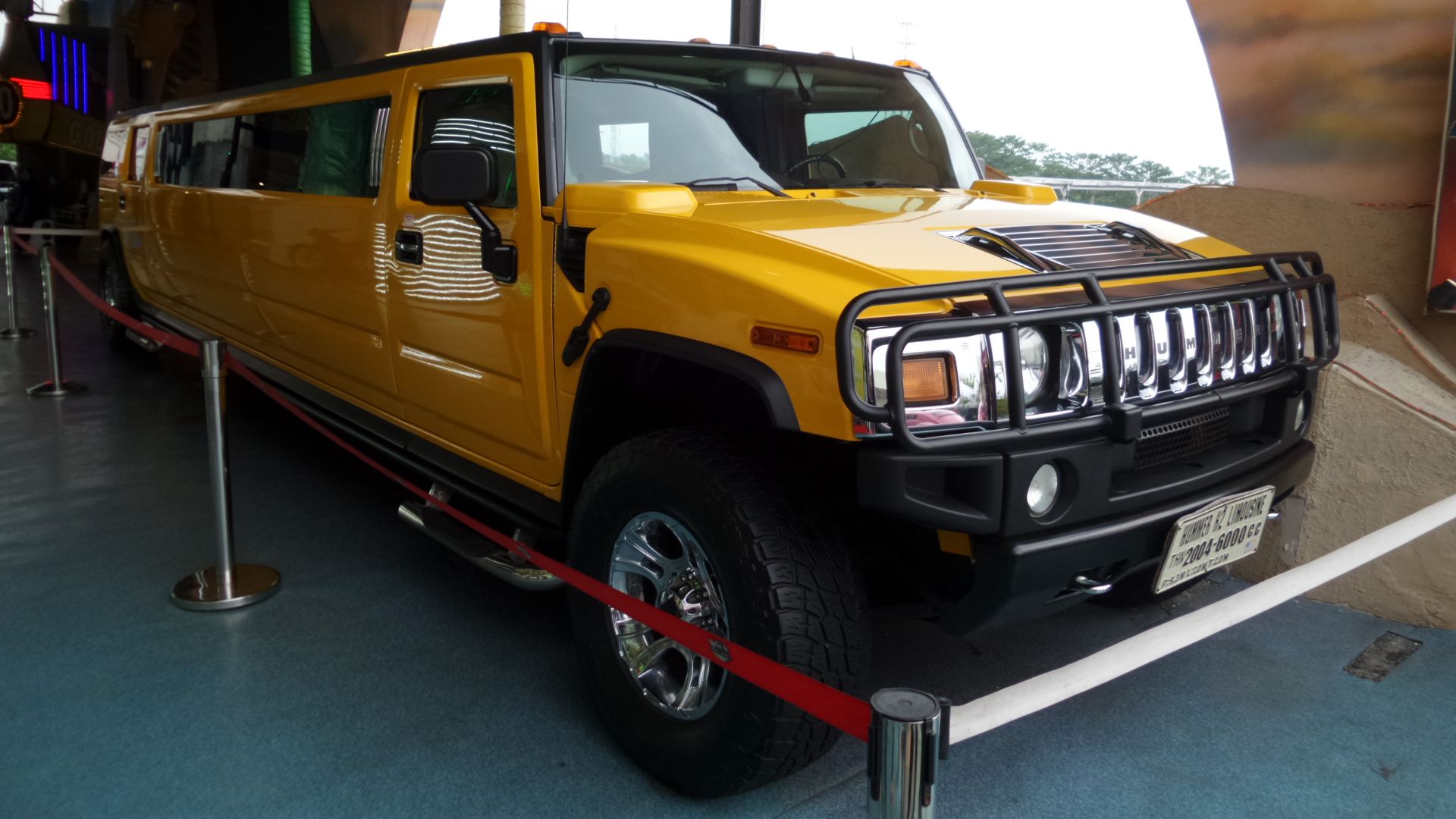 File:Hummer H2 Limousine (34383189934).jpg