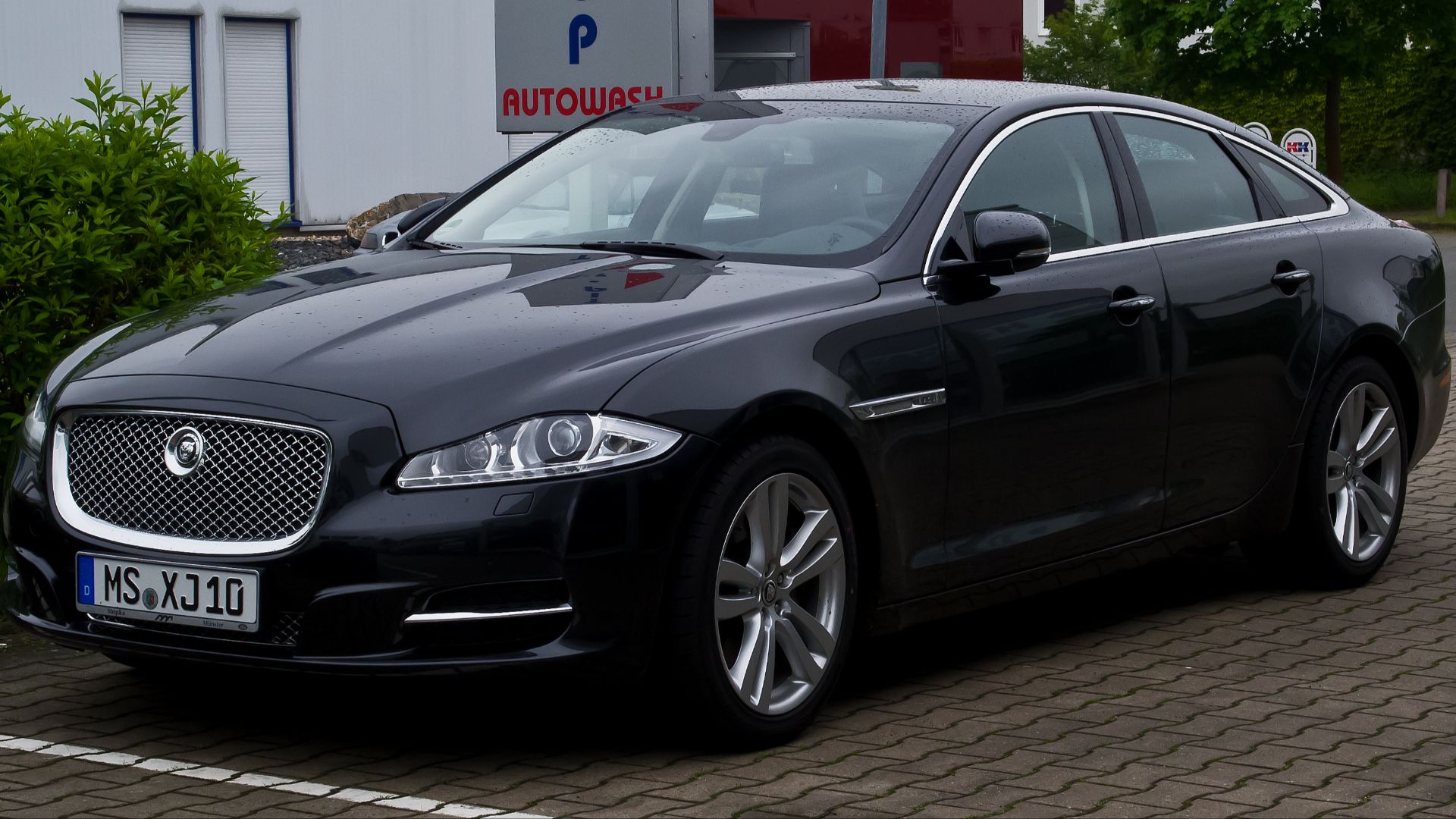 File:Jaguar XJ 3.0 Kompressor AWD Premium Luxury (X351) – Frontansicht, 17. Mai 2013, Münster.jpg
