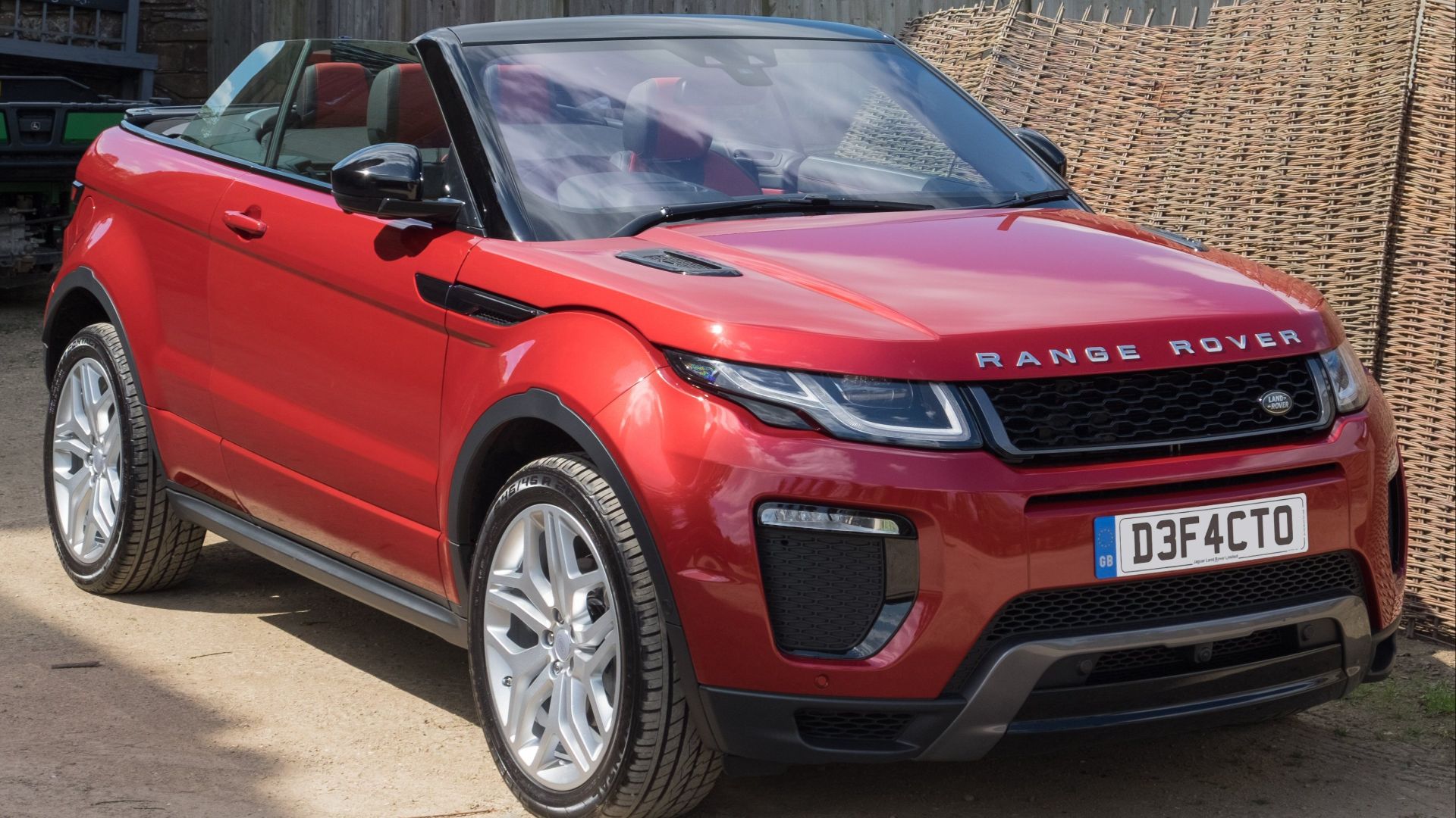 File:Land Rover Range Rover Evoque Convertible 2016 - front three-quarter (cropped).jpg