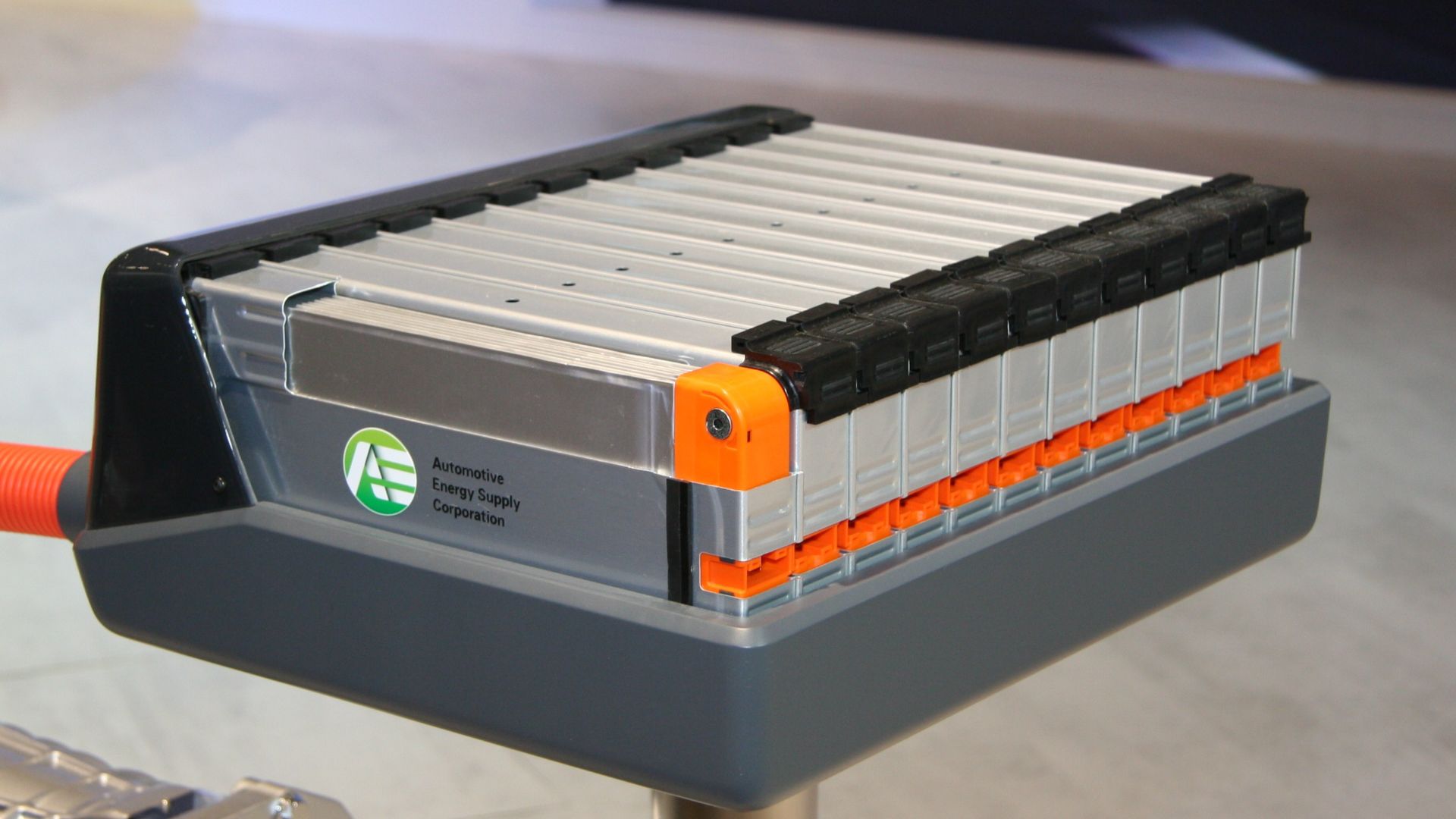 File:FUGA HYBRID Battery (4099957199).jpg