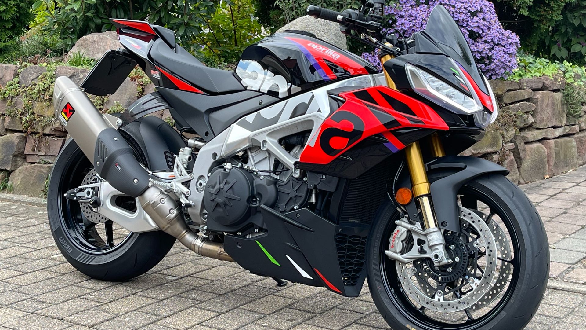 File:Aprilia Tuono V4 Factory 2023.jpg