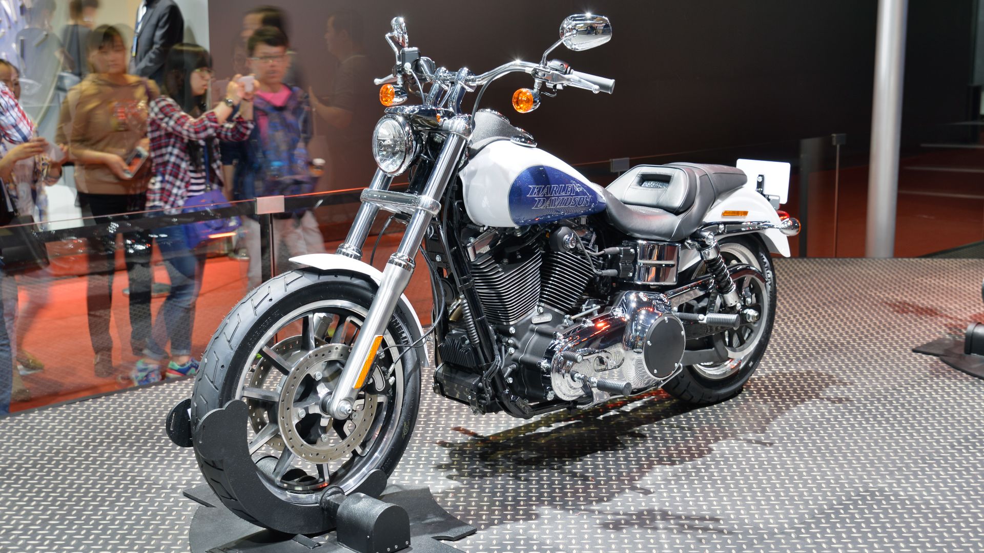 File:Harley-Davidson Low Rider (17149269014).jpg