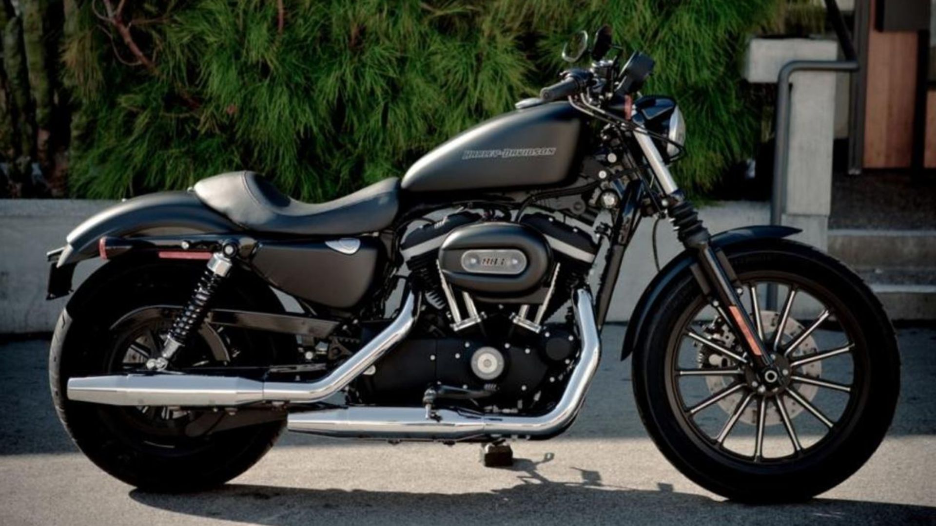 File:Harley-davidson-sportster-iron-883.jpg