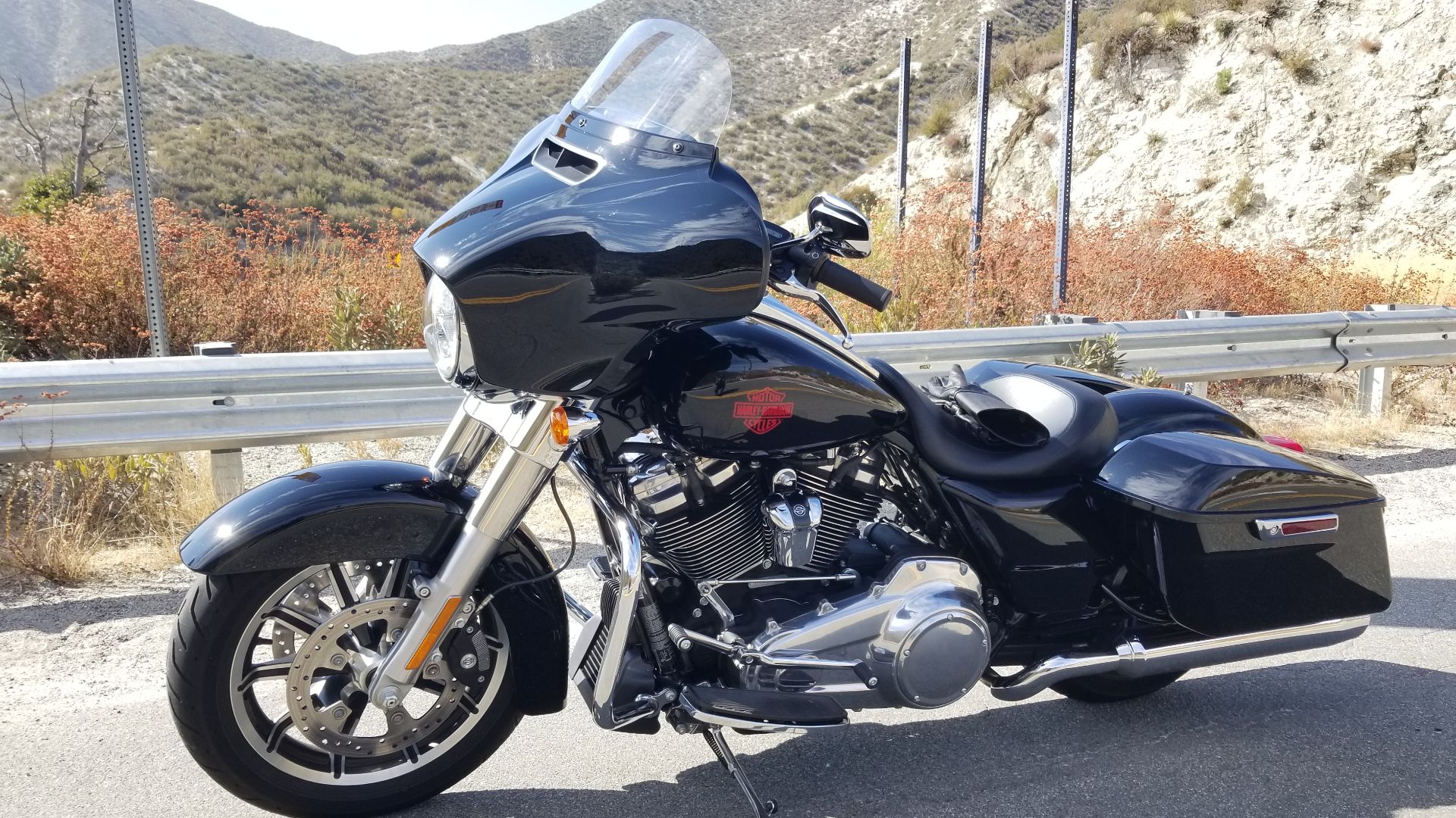 File:Harley Davidson FLHT Electra Glide.jpg