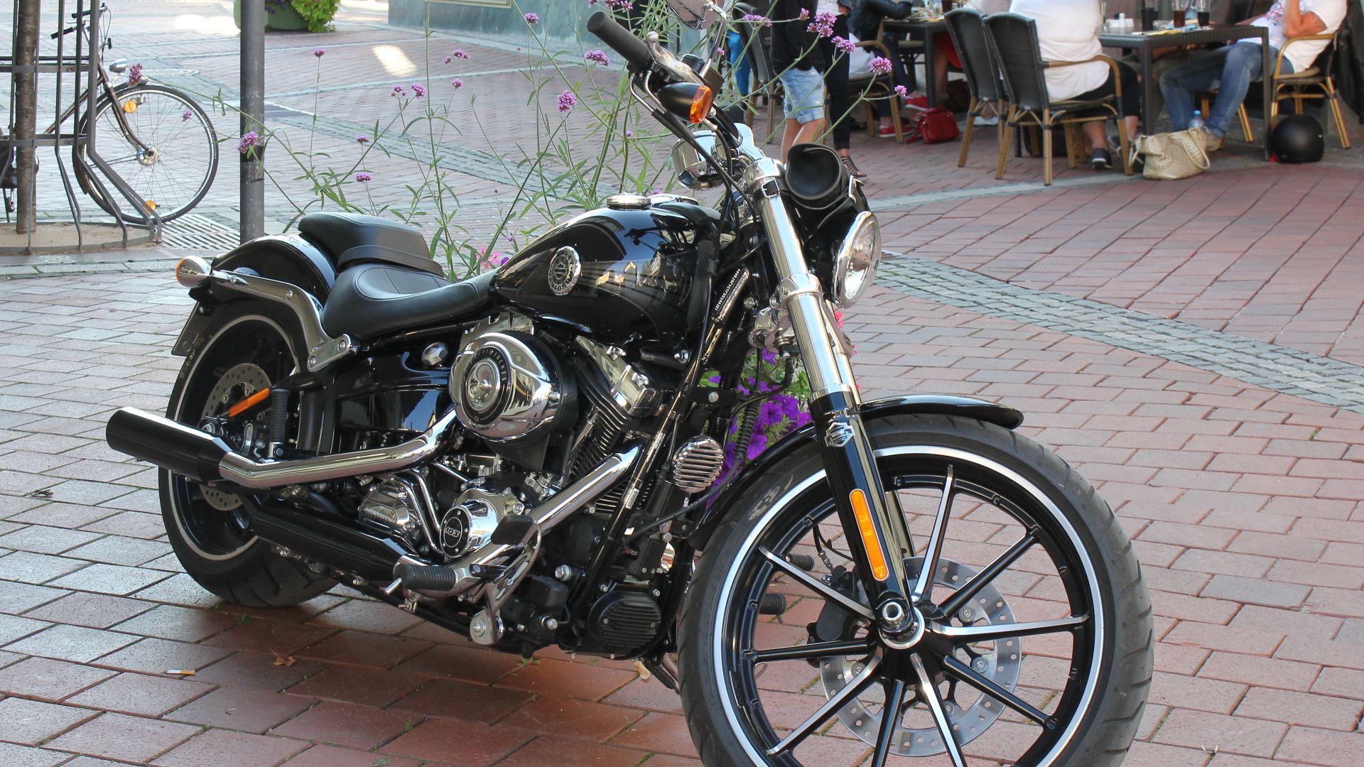 File:Harley-Davidson Softail Breakout FXSB103 (2015-08-25 Sp).jpg