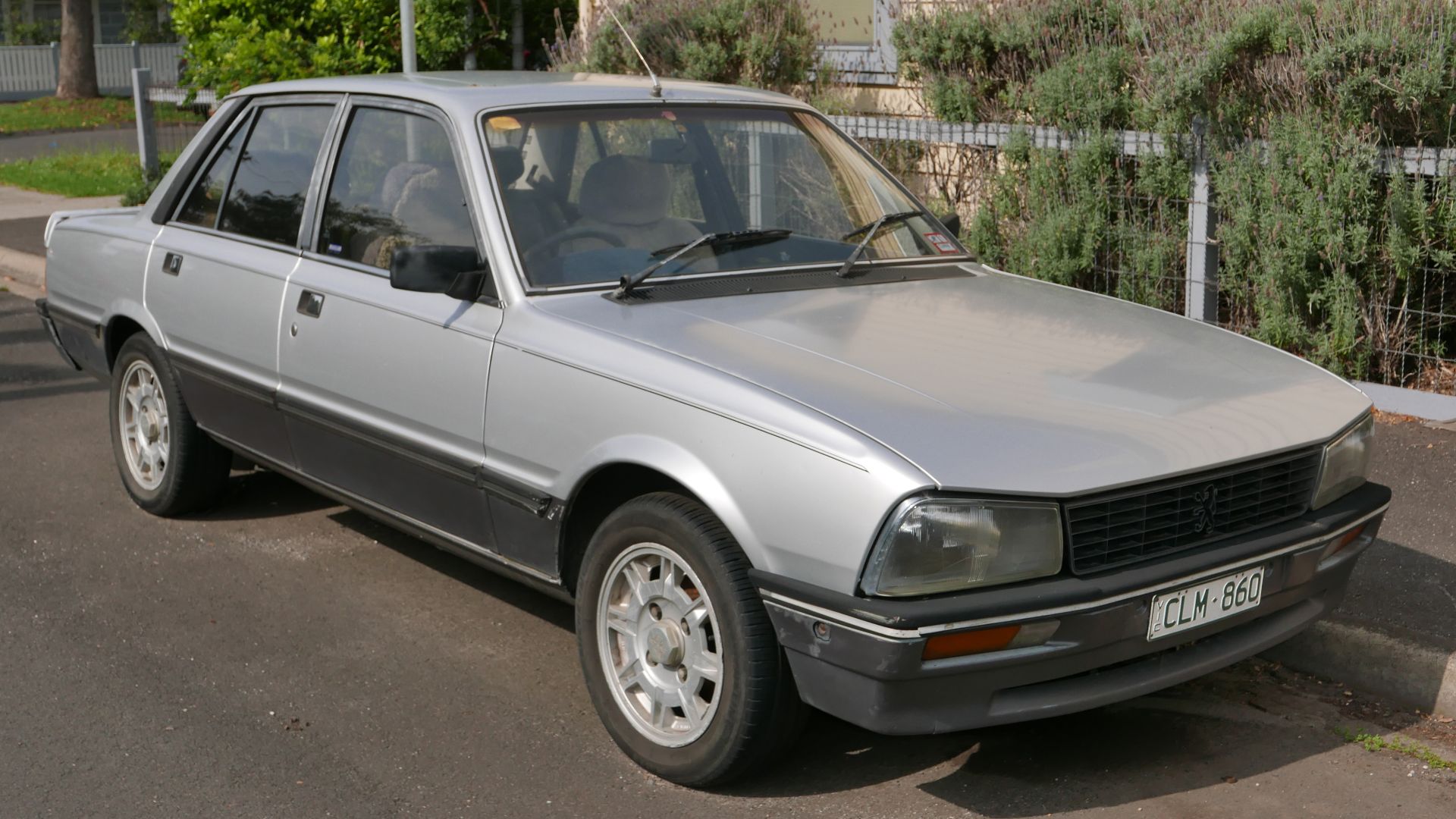 File:1985 Peugeot 505 GTI Executive sedan (2015-11-11) 01.jpg