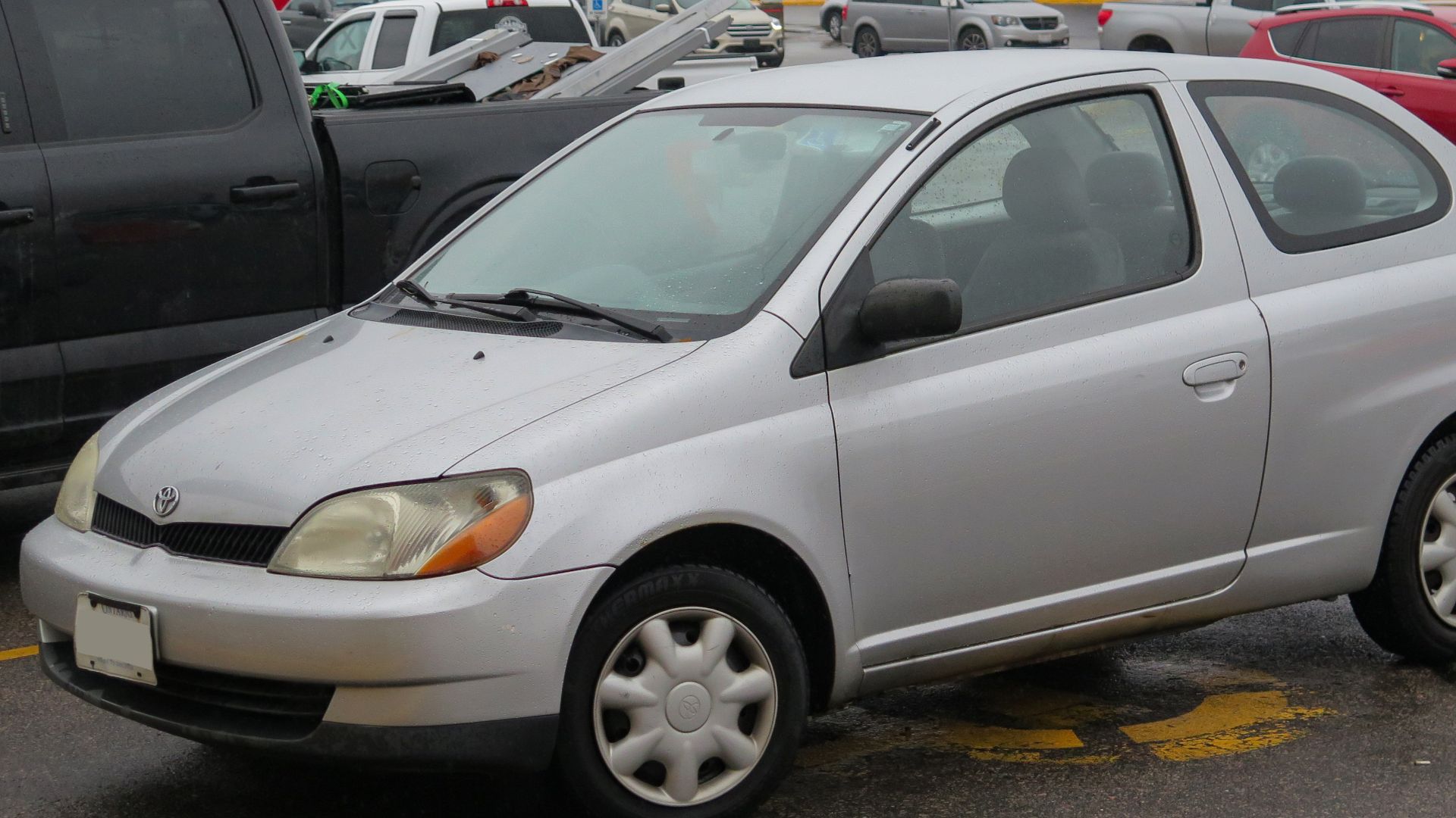 File:2001 Toyota Echo 2-Door in Alpine Silver Metallic, Front Left, 11-05-2022.jpg