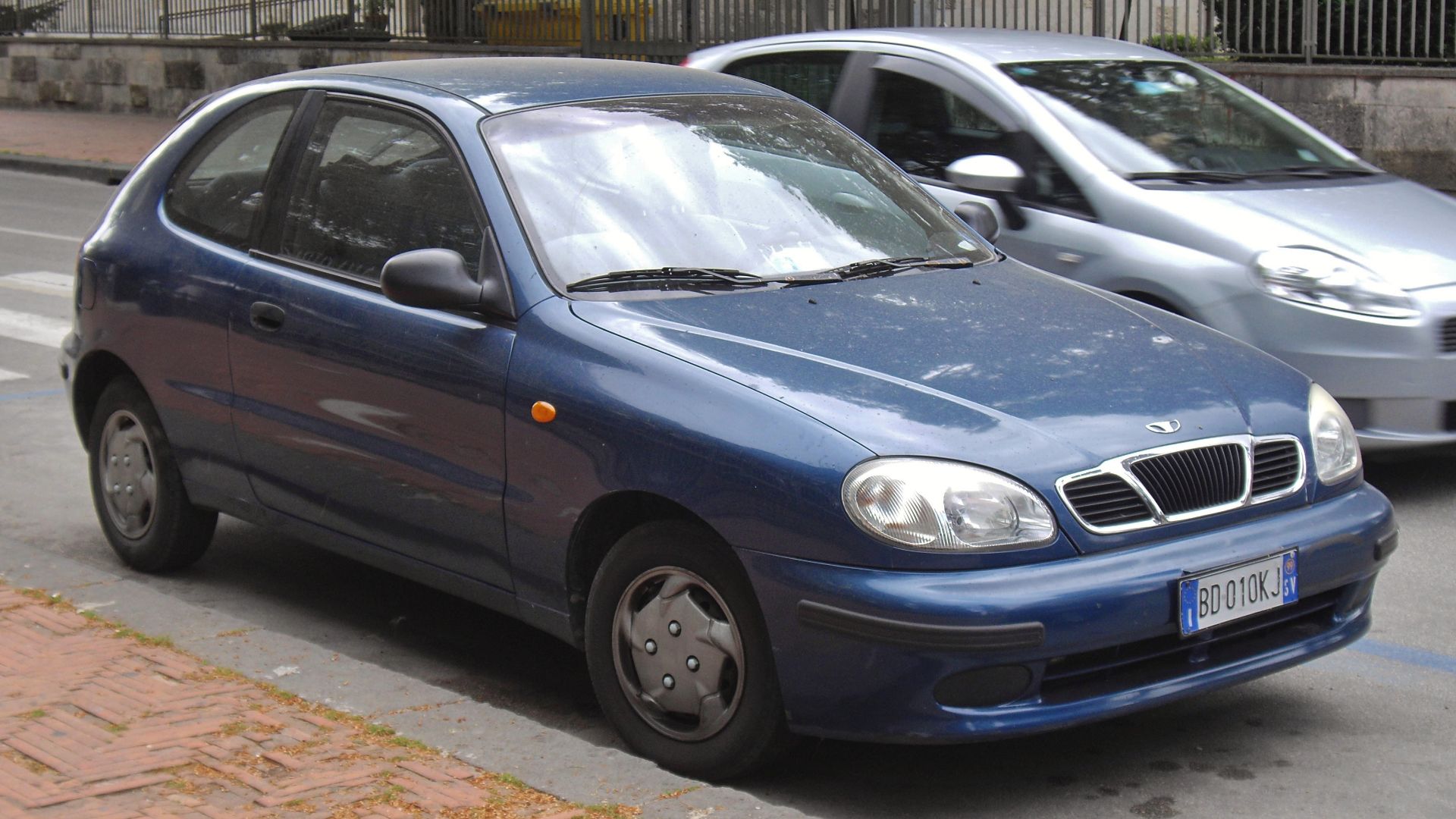 File:Daewoo Lanos 3-door front.JPG