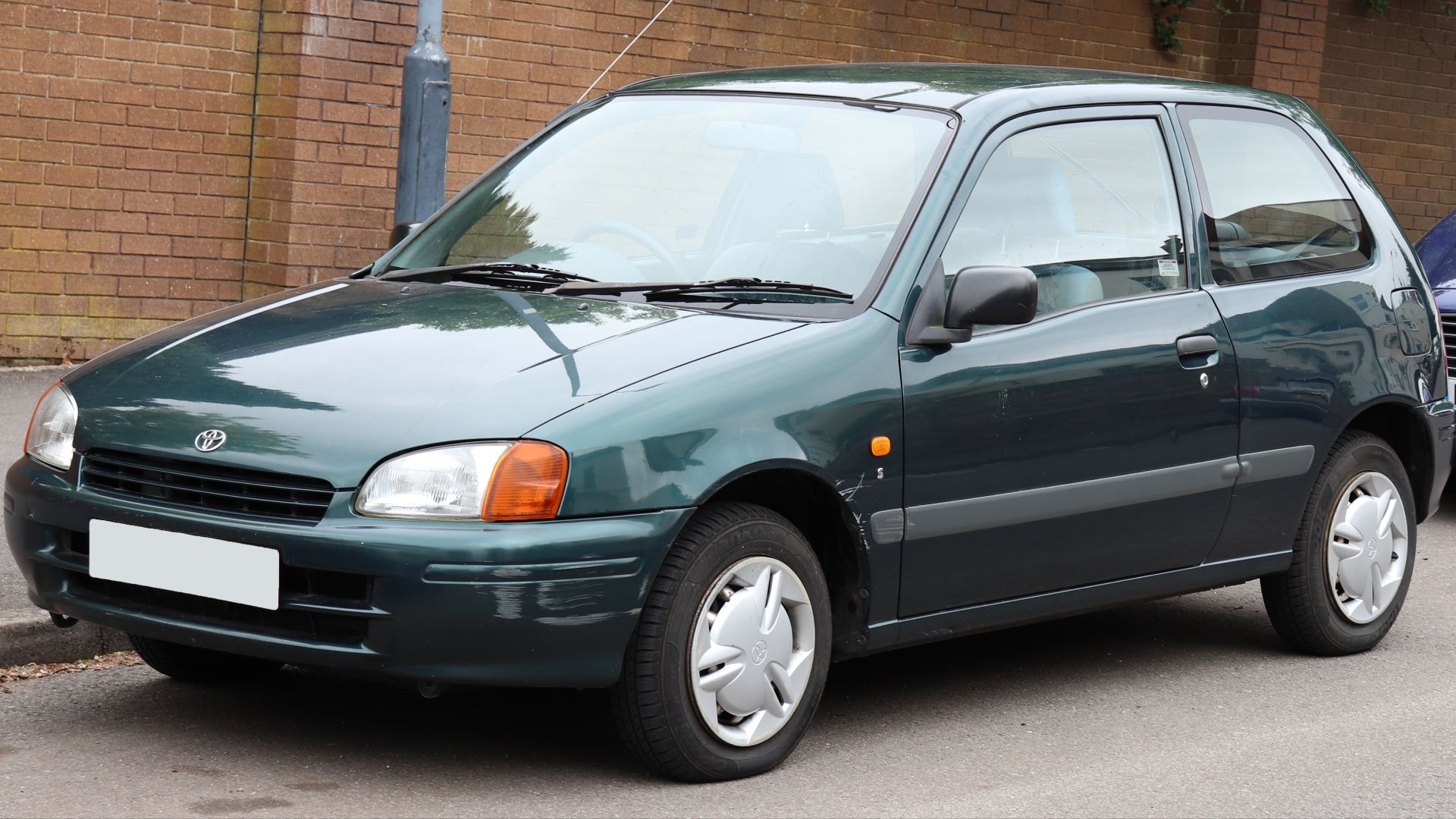 File:1998 Toyota Starlet S 1.3 Front.jpg