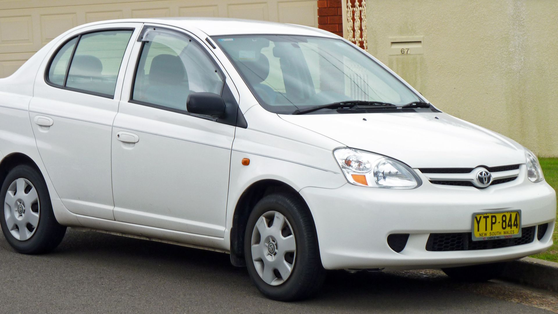 File:2002-2005 Toyota Echo (NCP12R) sedan 01.jpg